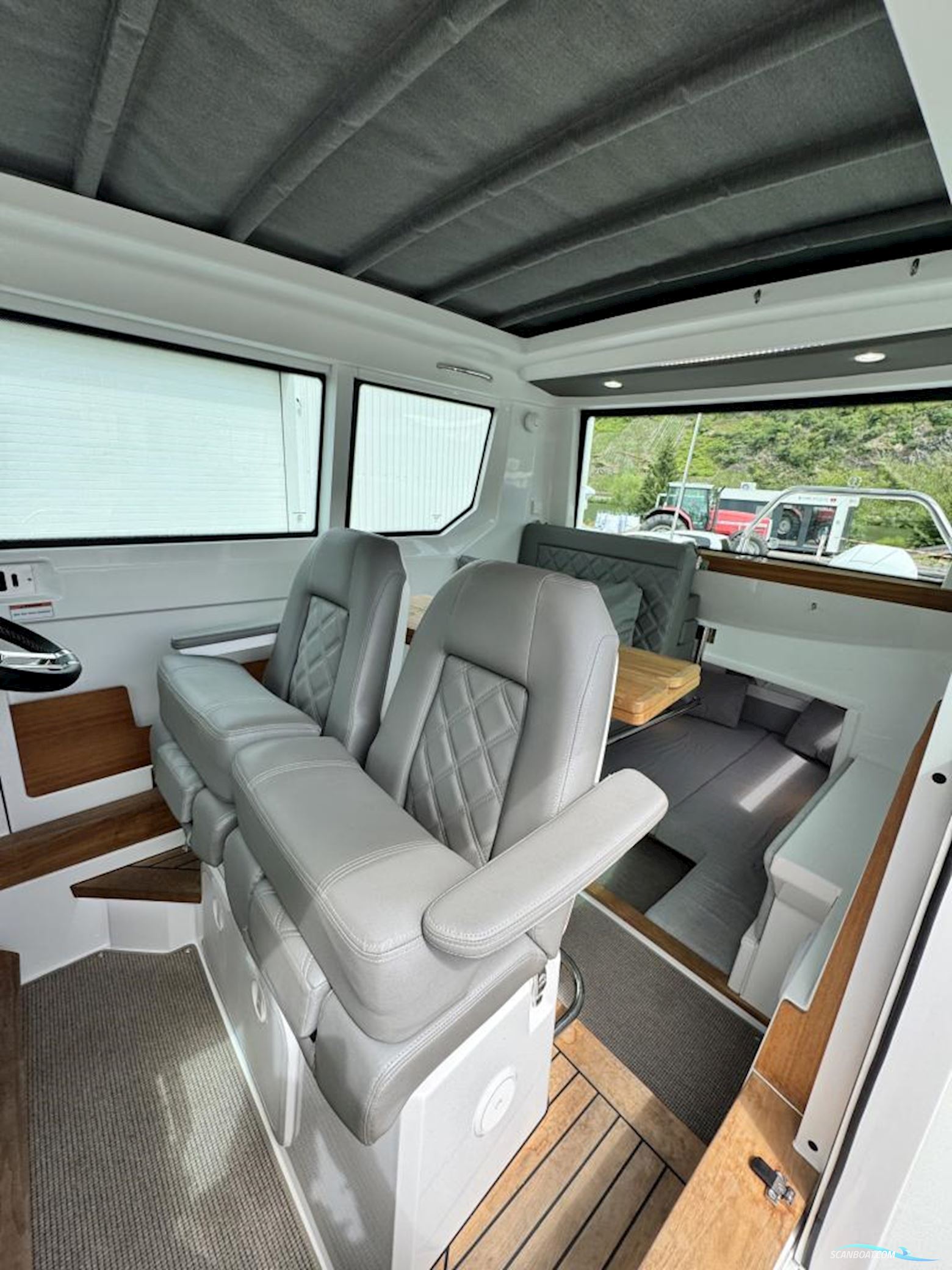 Axopar 28 Cabin