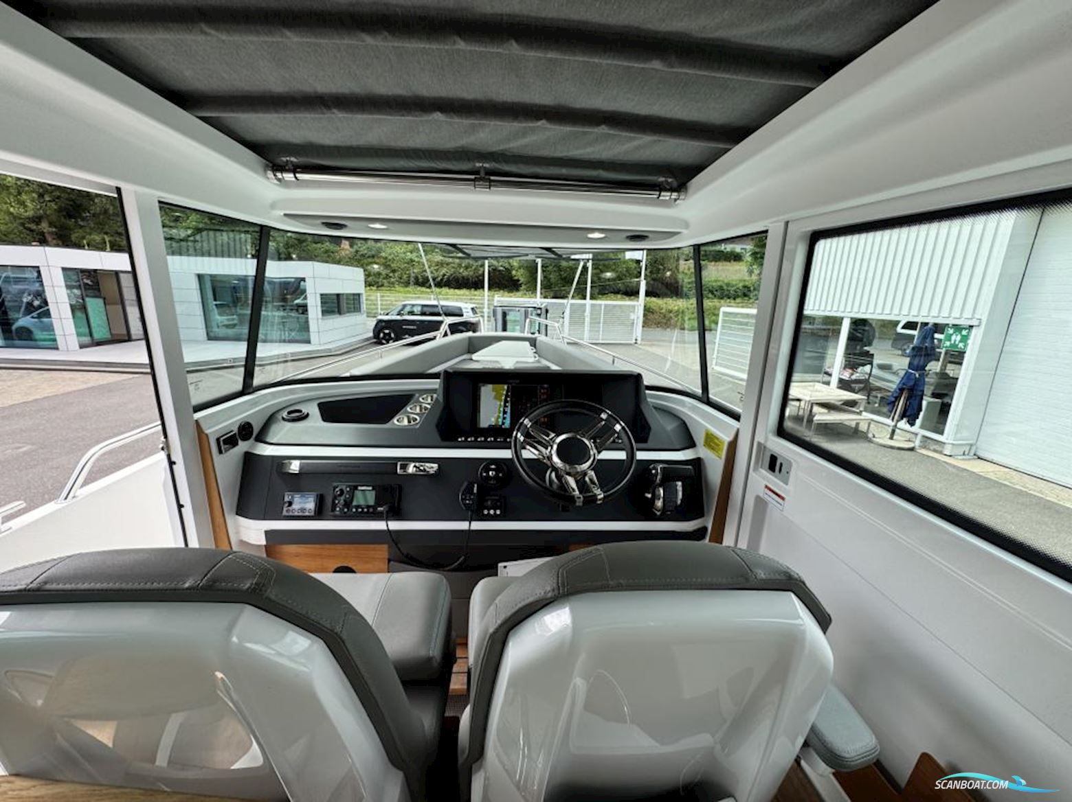 Axopar 28 Cabin