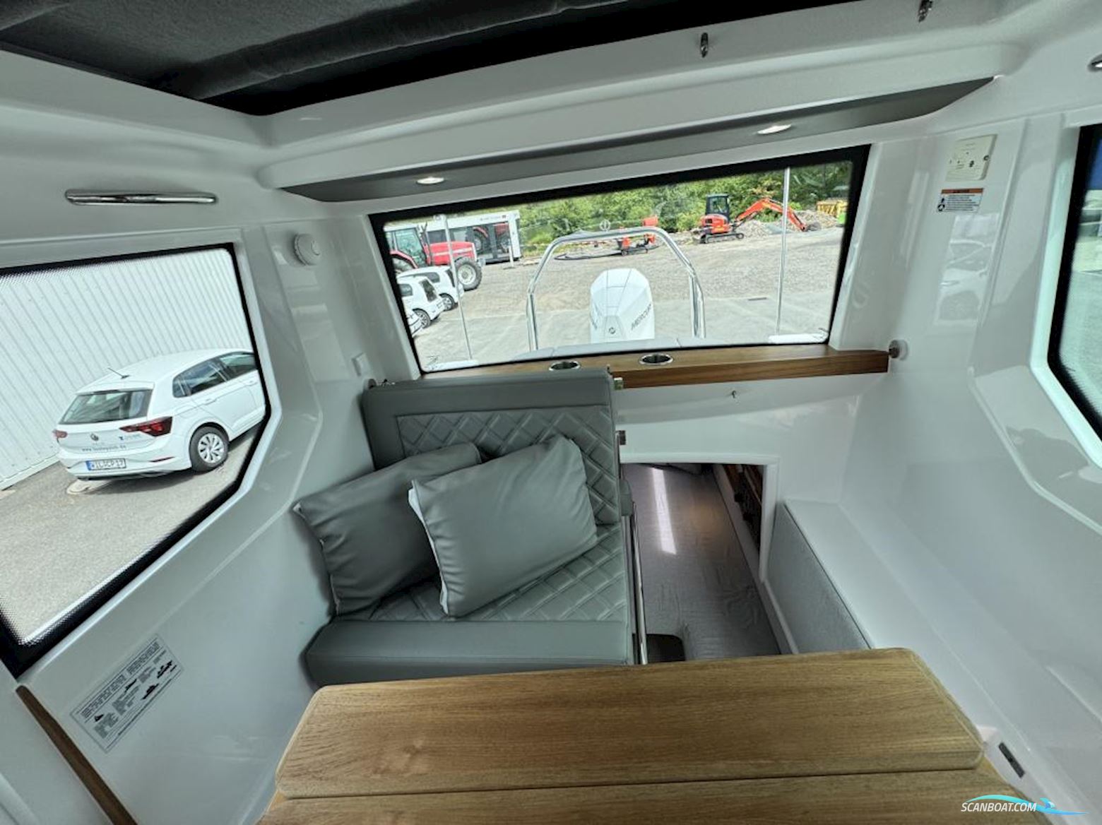 Axopar 28 Cabin