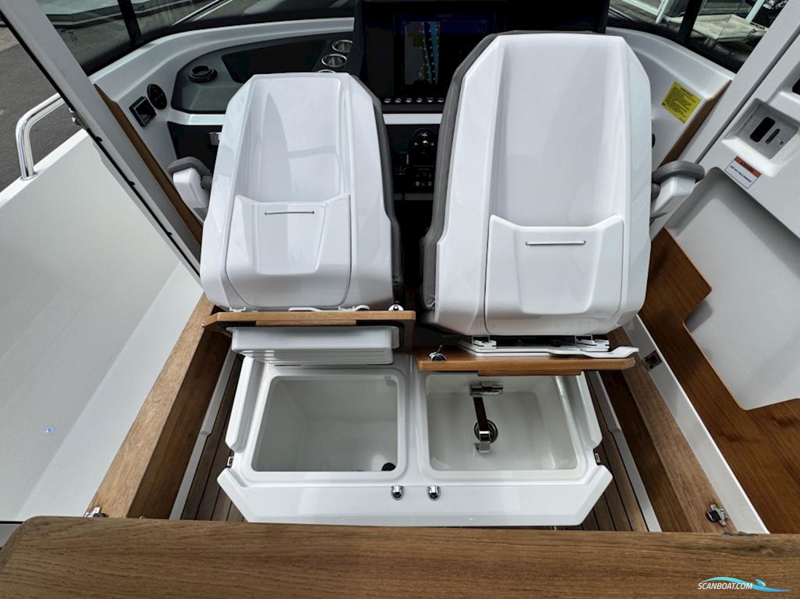 Axopar 28 Cabin