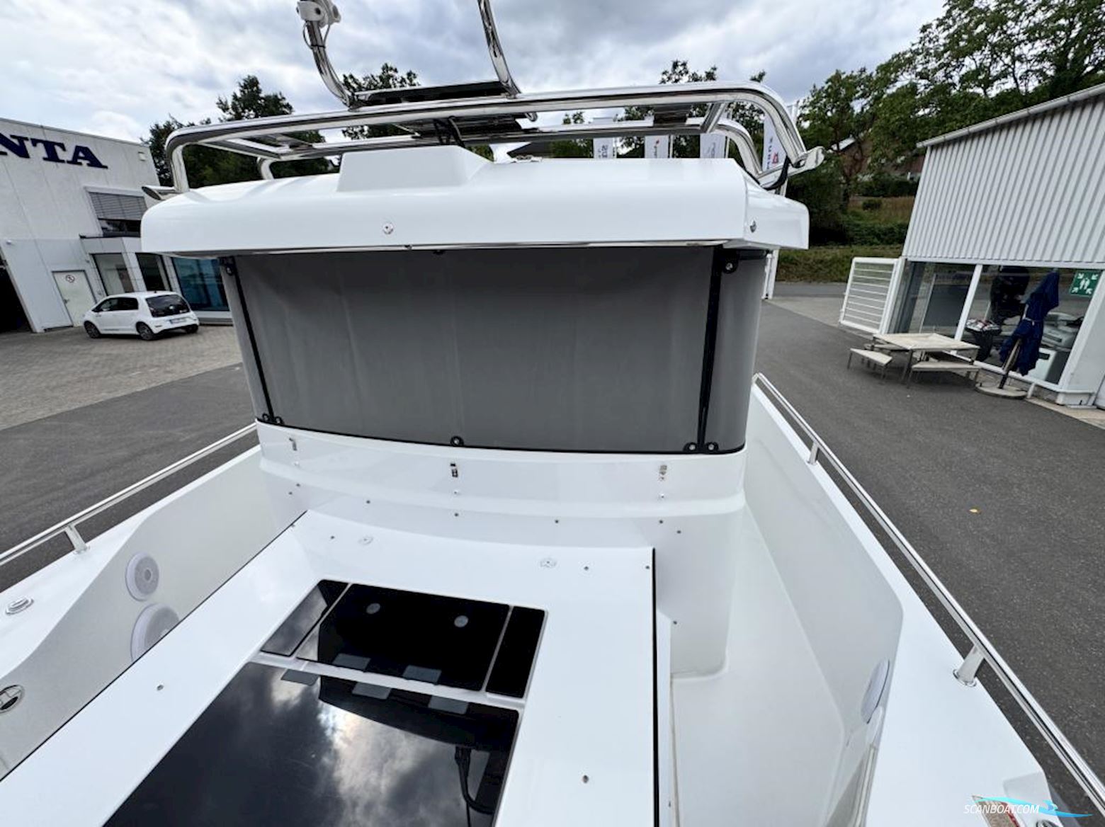 Axopar 28 Cabin