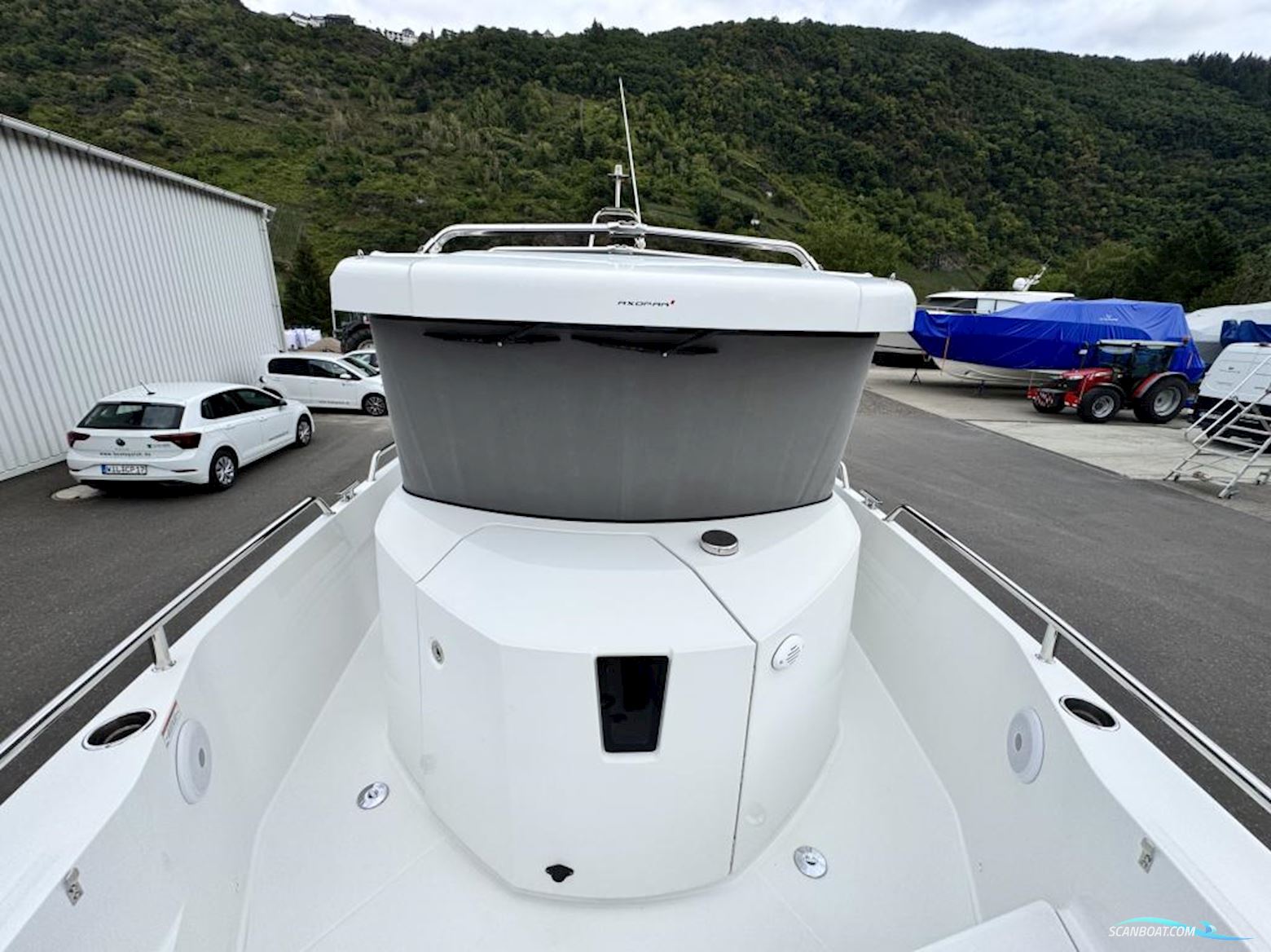 Axopar 28 Cabin