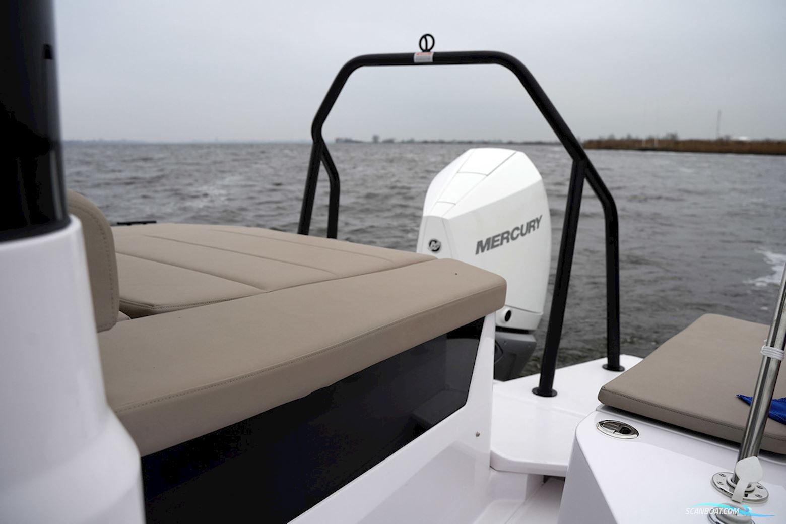 Axopar 28 Cabin