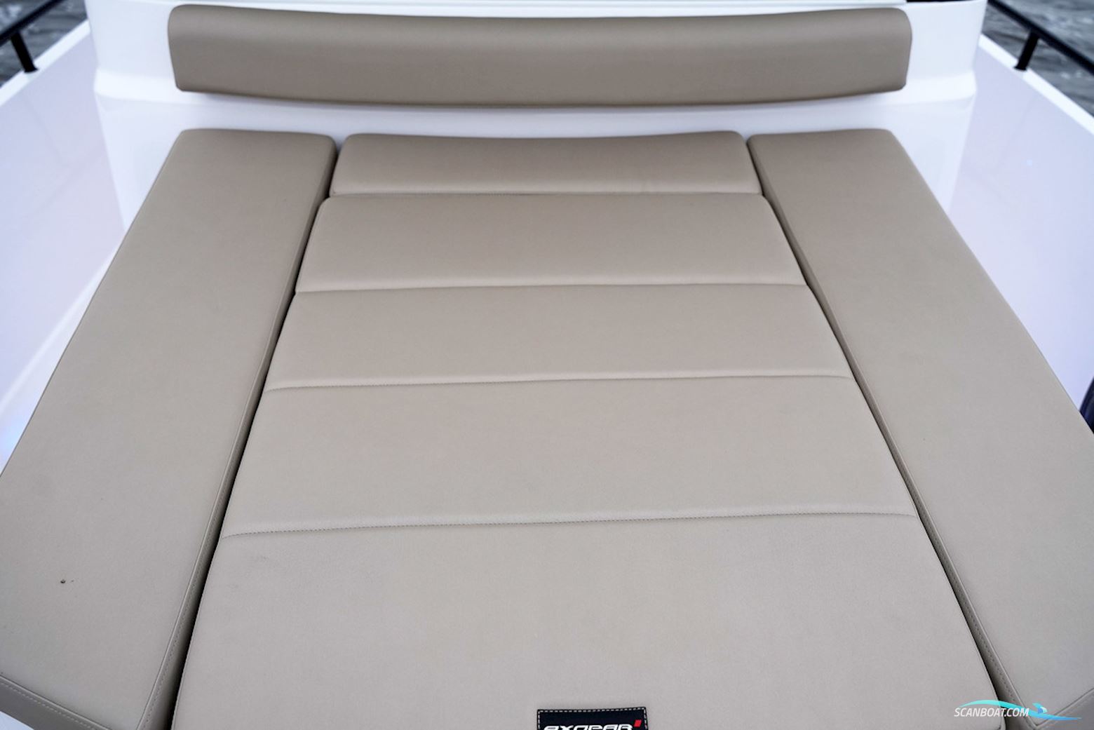 Axopar 28 Cabin
