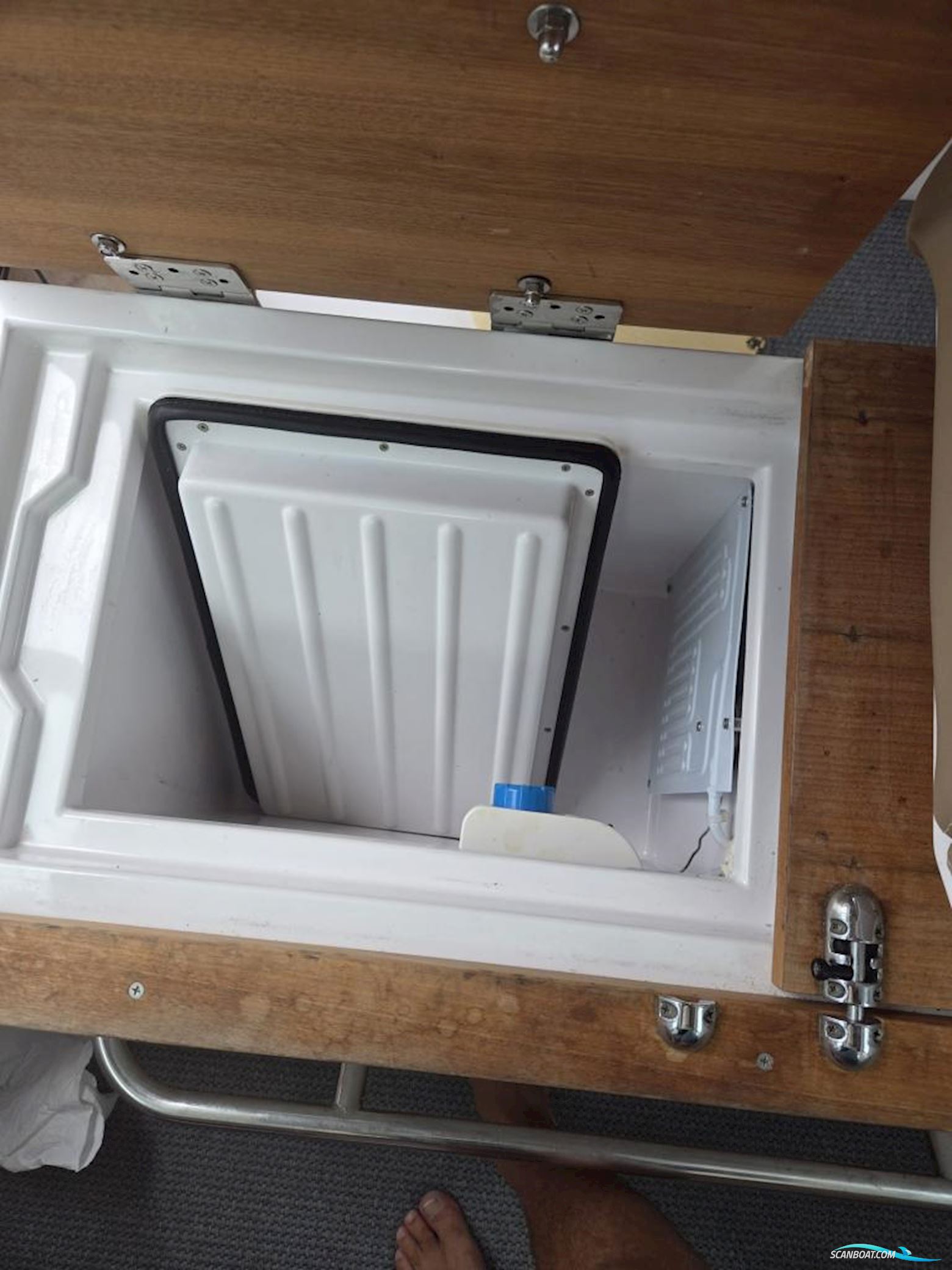 AXOPAR 28 Cabin
