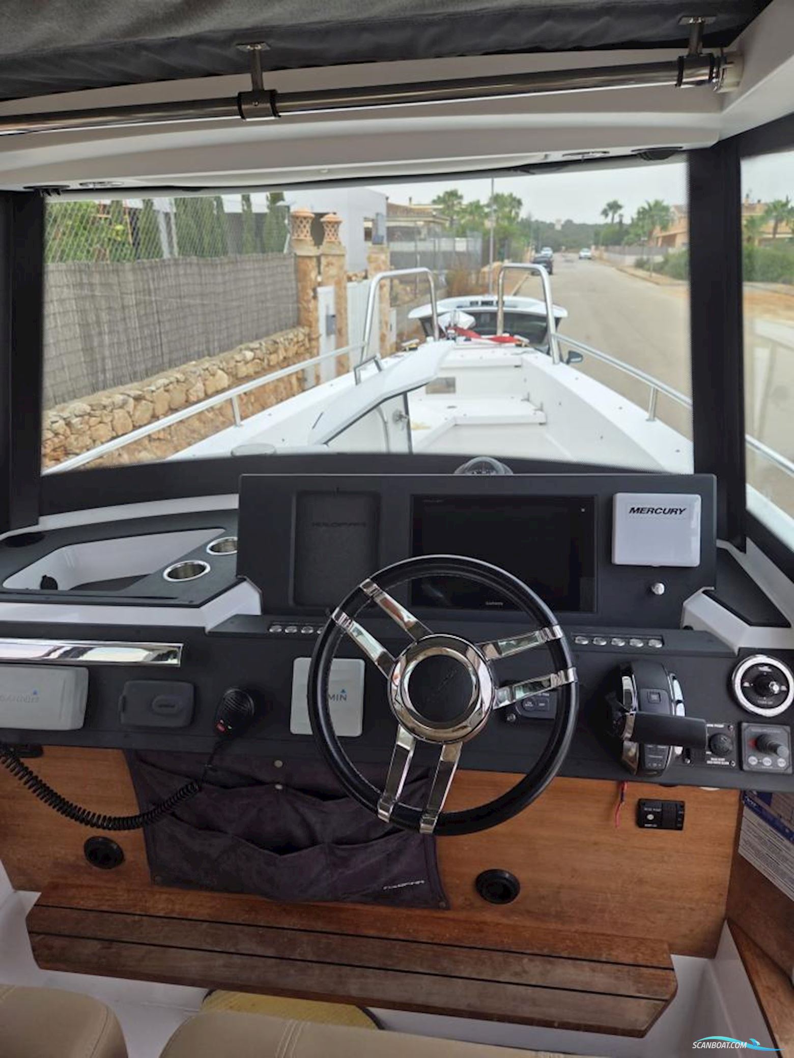 AXOPAR 28 Cabin