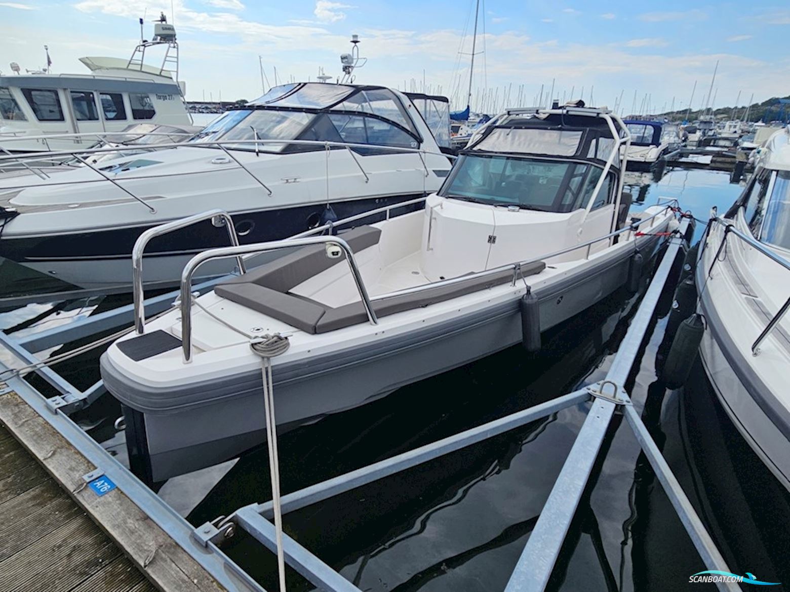 Axopar 28 Open Cabin Motorboat 2015, with Suzuki 350 engine, Sweden