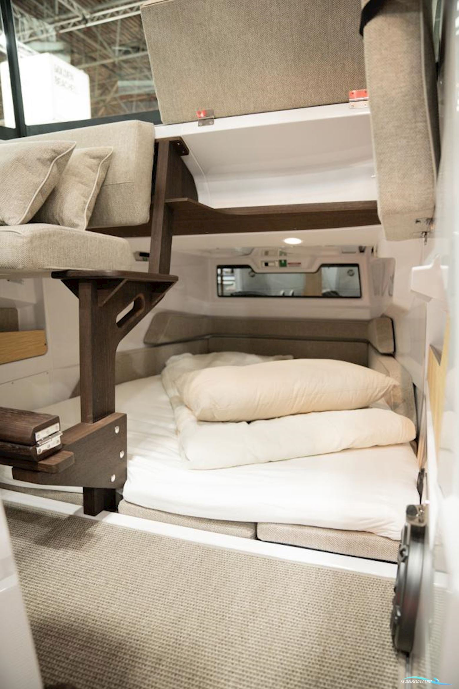 AXOPAR 29 Cross Cabin