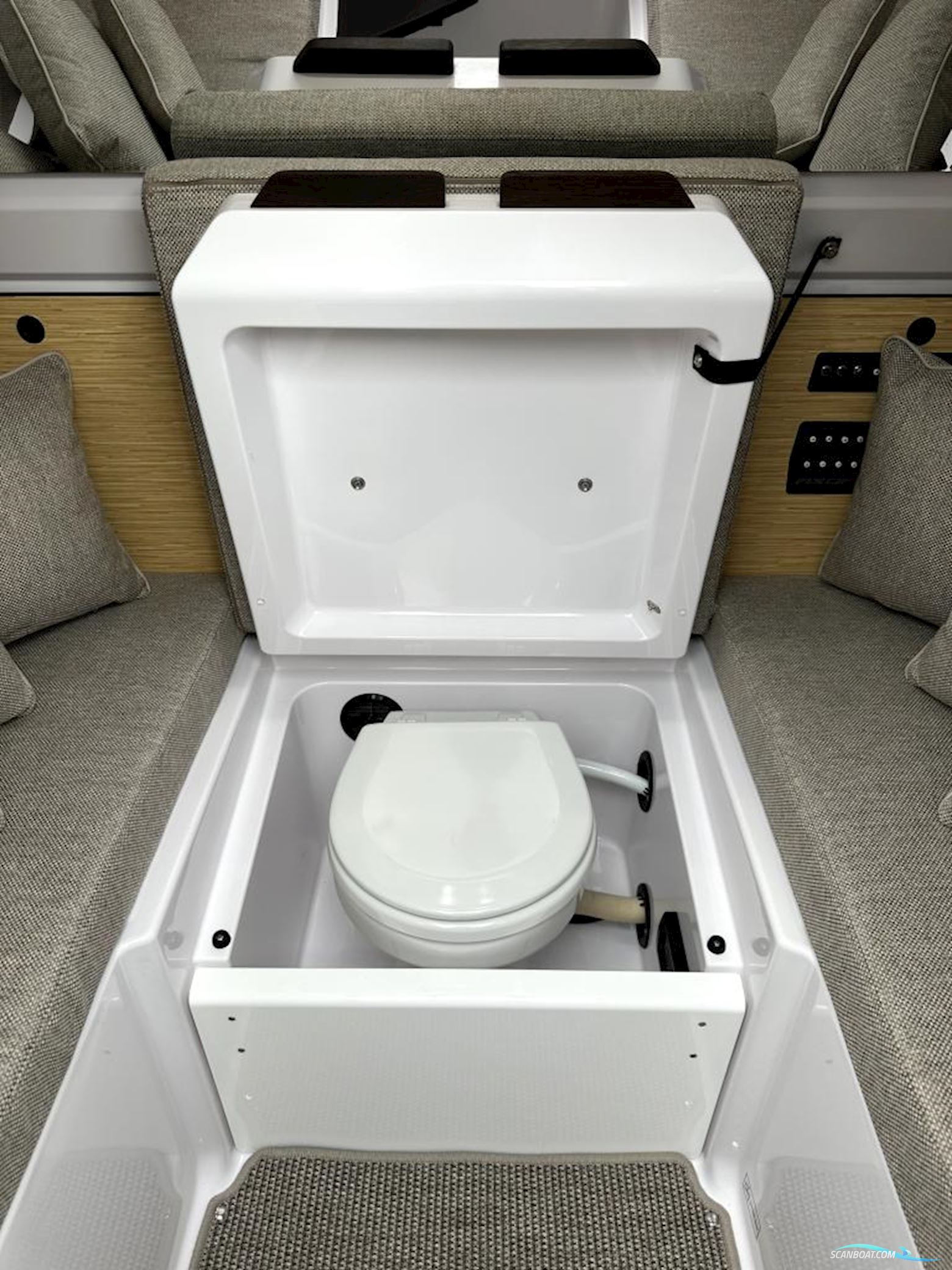 AXOPAR 29 Cross Cabin