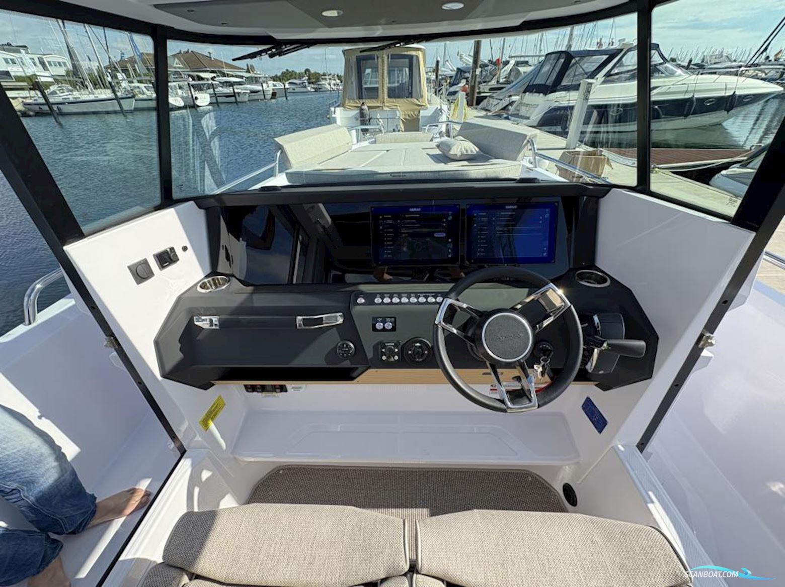 AXOPAR 29 Cross Cabin