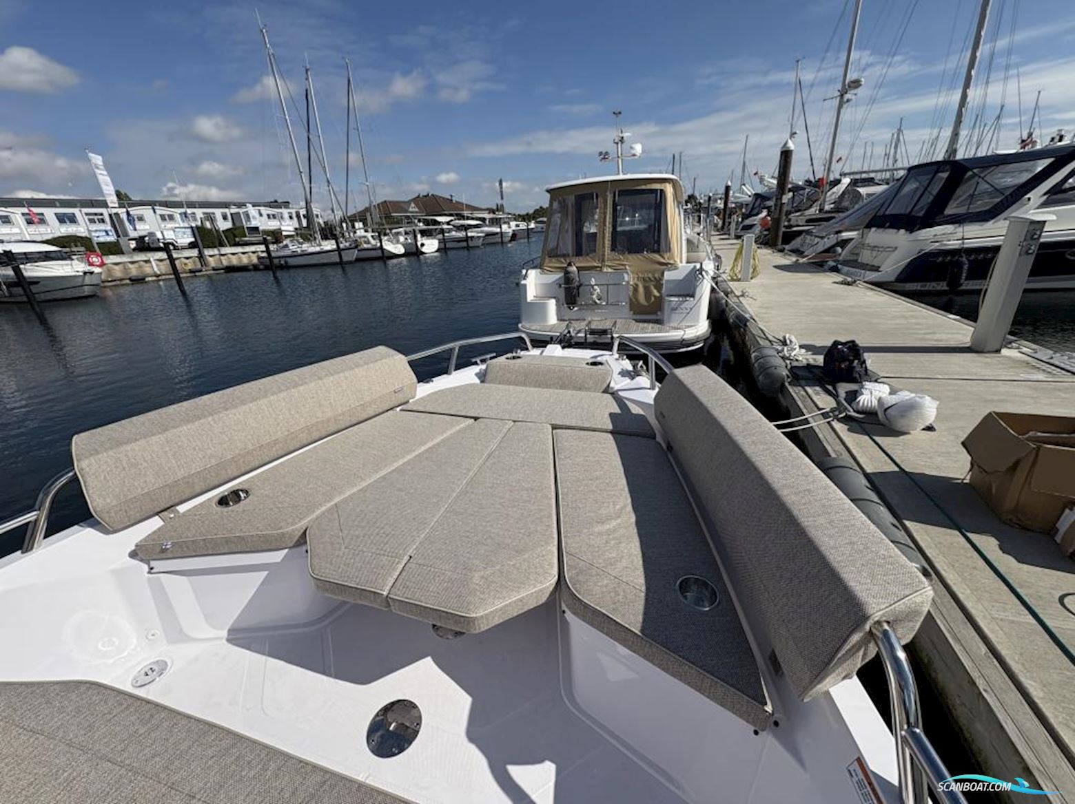 AXOPAR 29 Cross Cabin