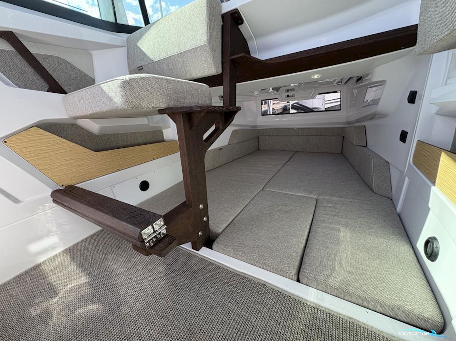 AXOPAR 29 Cross Cabin