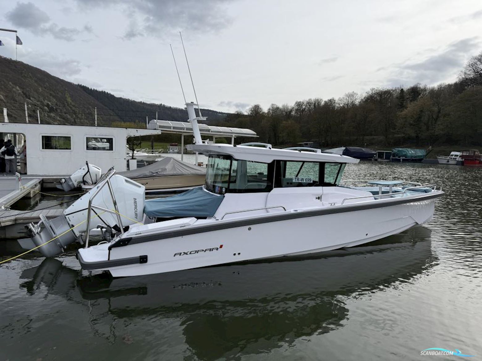 Axopar 29 Cross Cabin