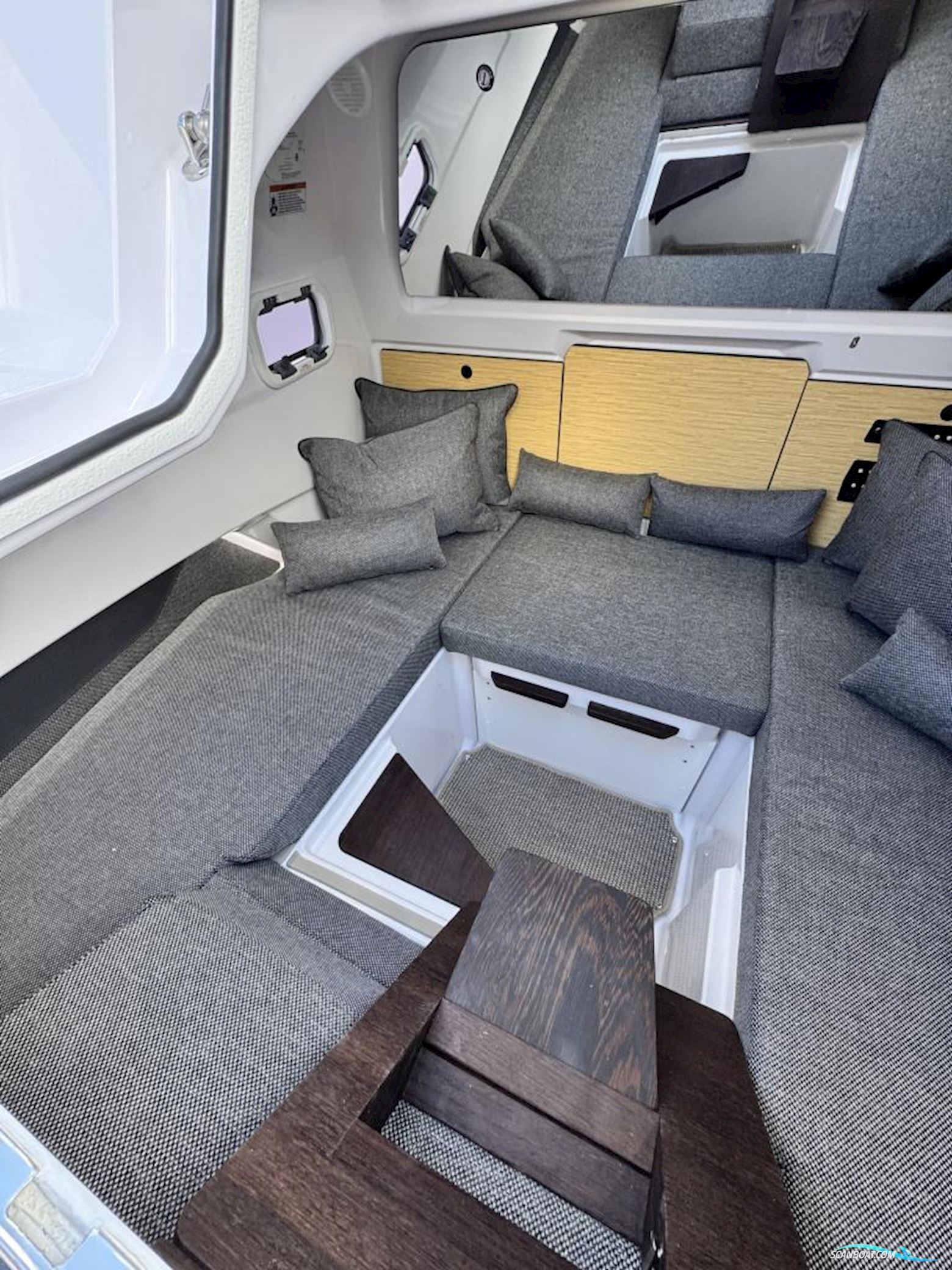 Axopar 29 Cross Cabin
