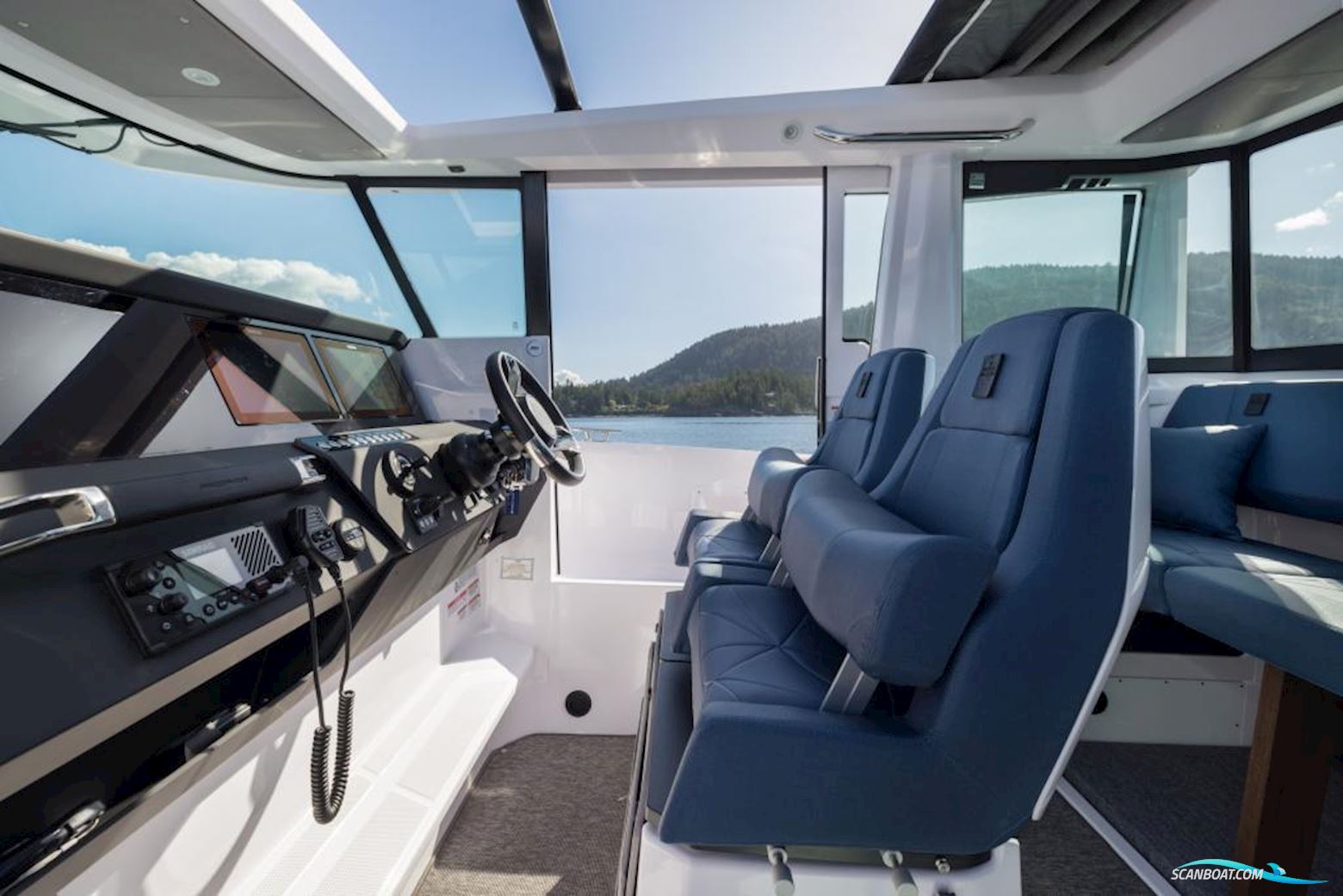Axopar 29 XC Cross Cabin