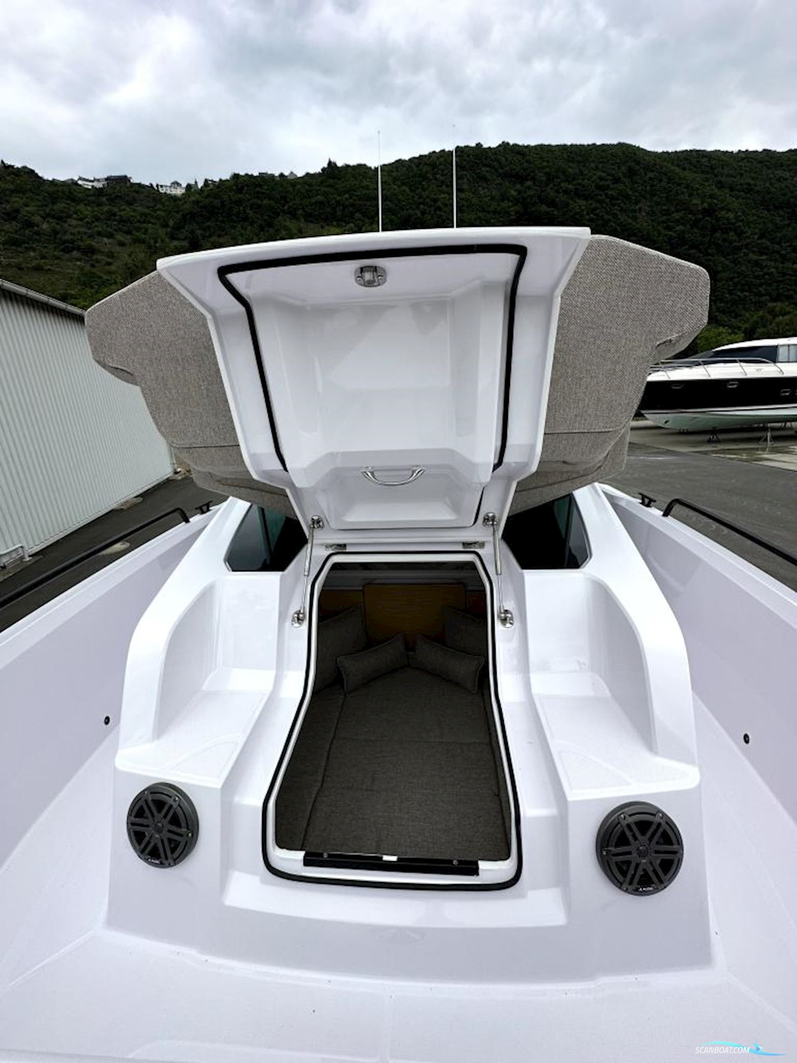 Axopar 29 XC Cross Cabin