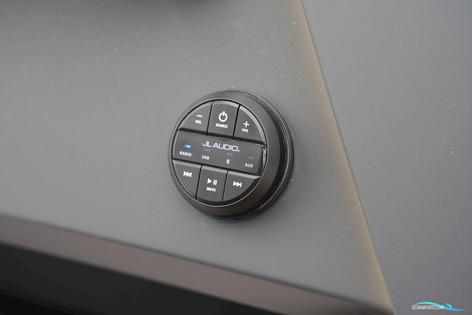 AXOPAR 29 XC Cross Cabin