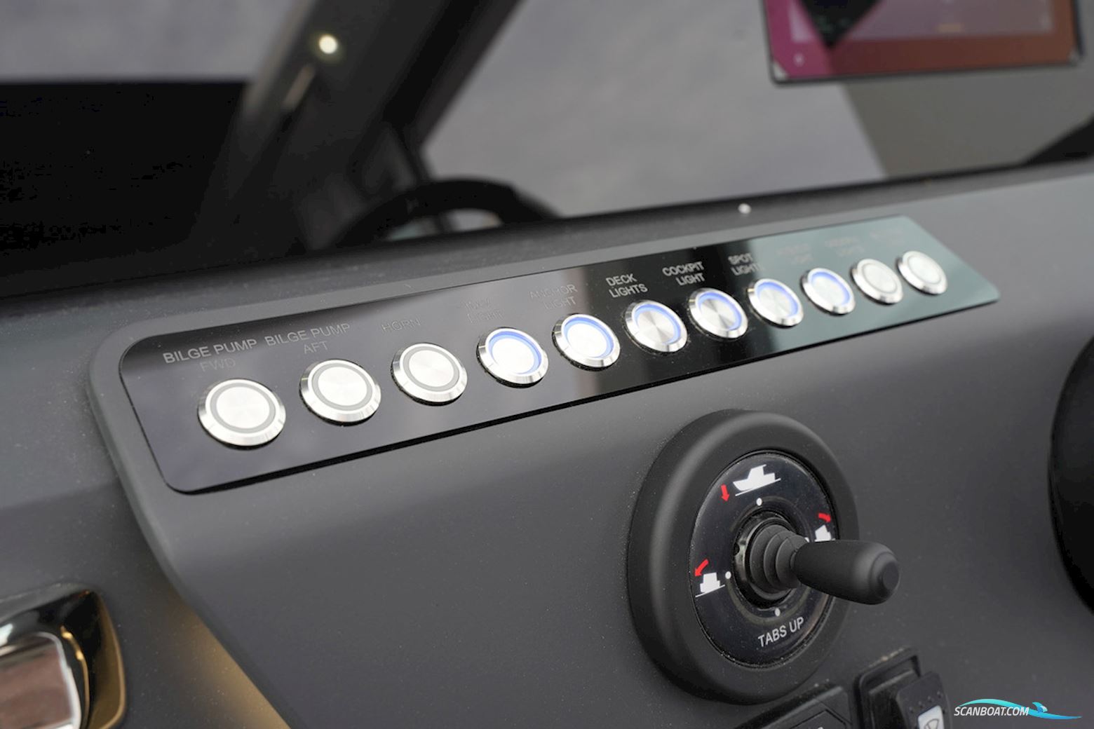 AXOPAR 29 XC Cross Cabin