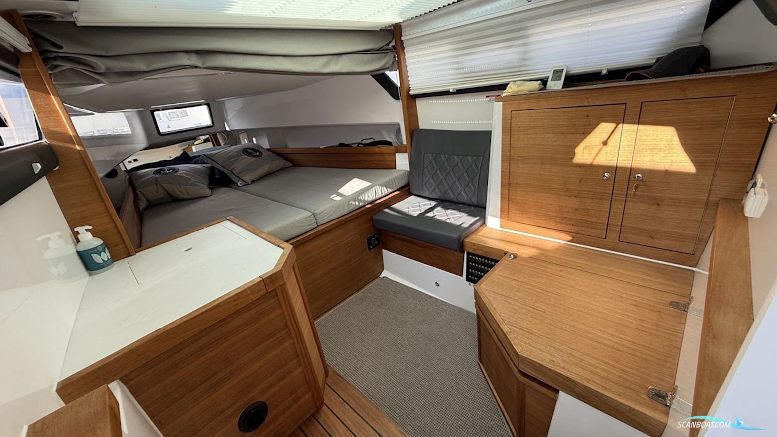 Axopar 37 Aft Cabin