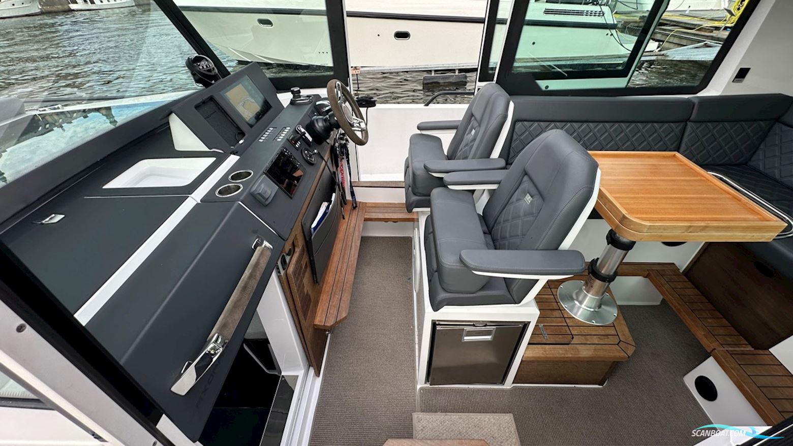 AXOPAR 37 Cabin