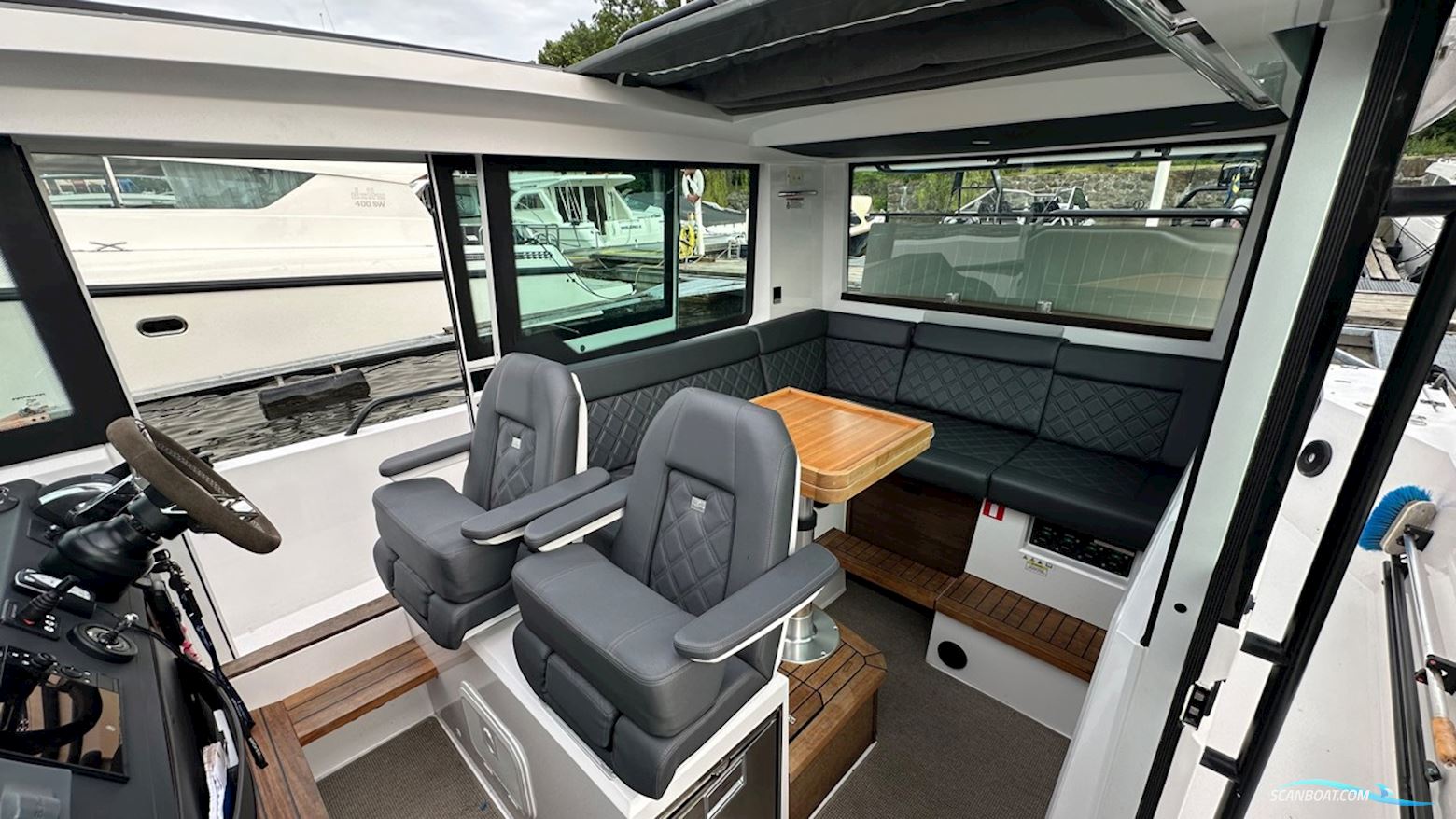 AXOPAR 37 Cabin