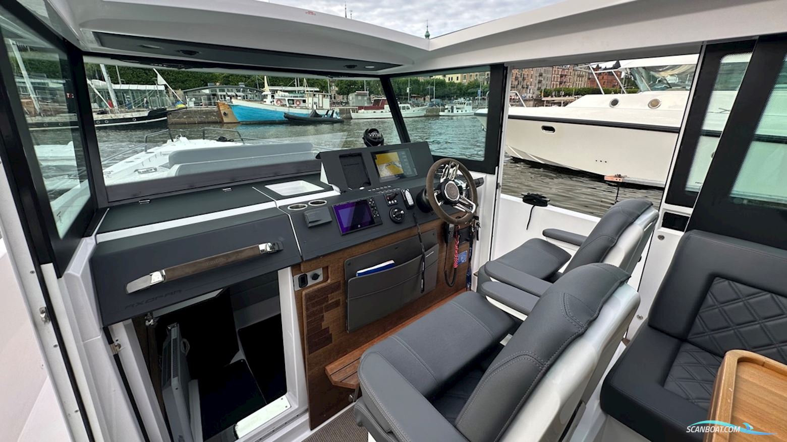 AXOPAR 37 Cabin