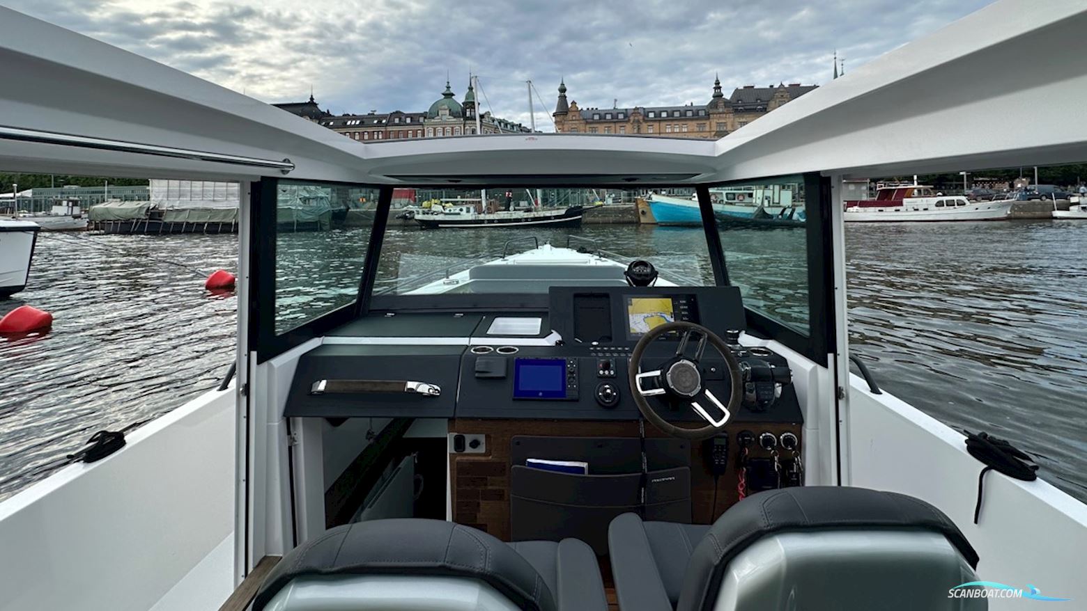 AXOPAR 37 Cabin