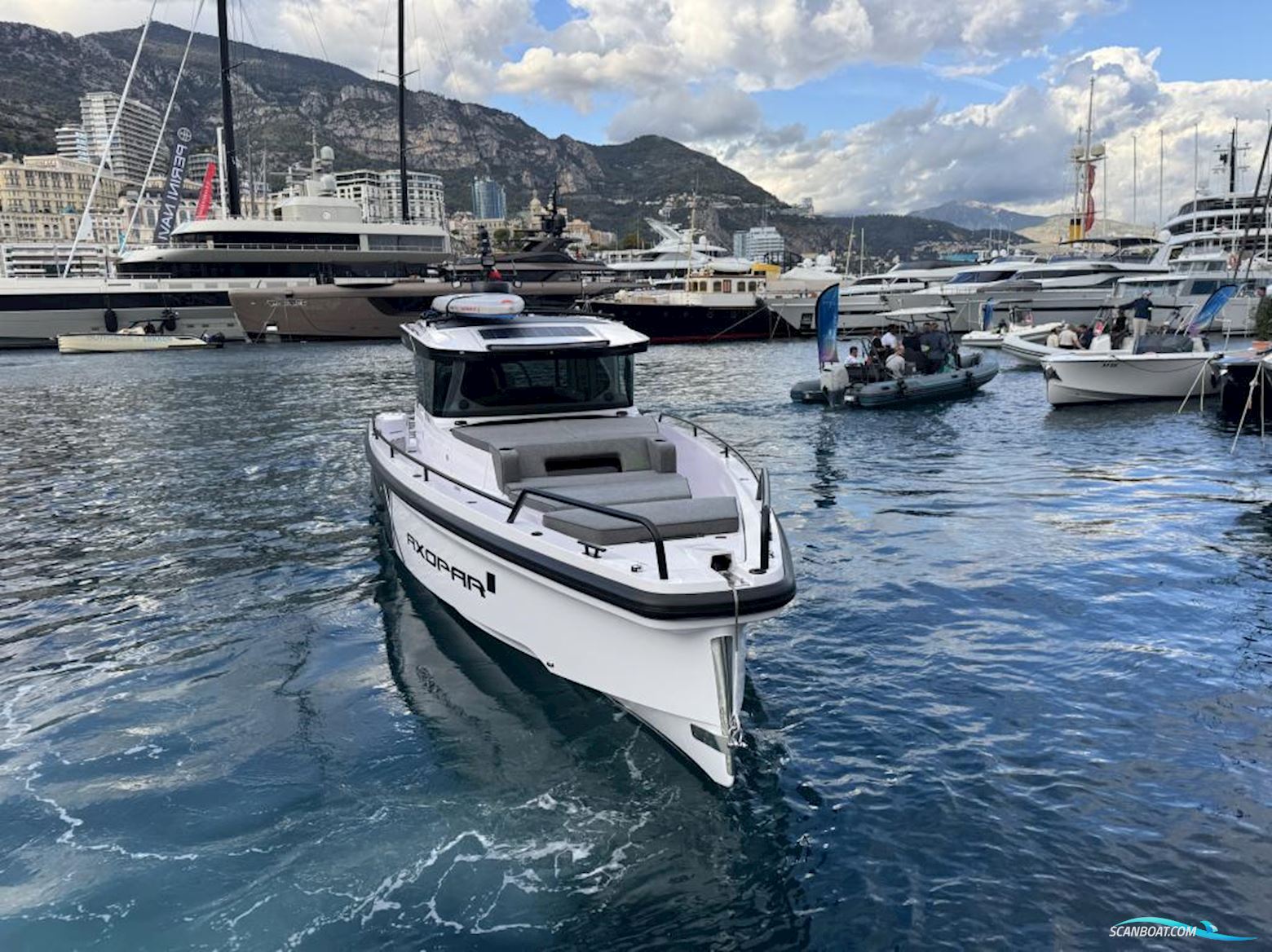 Axopar 37 Cross Cabin - Reserviert