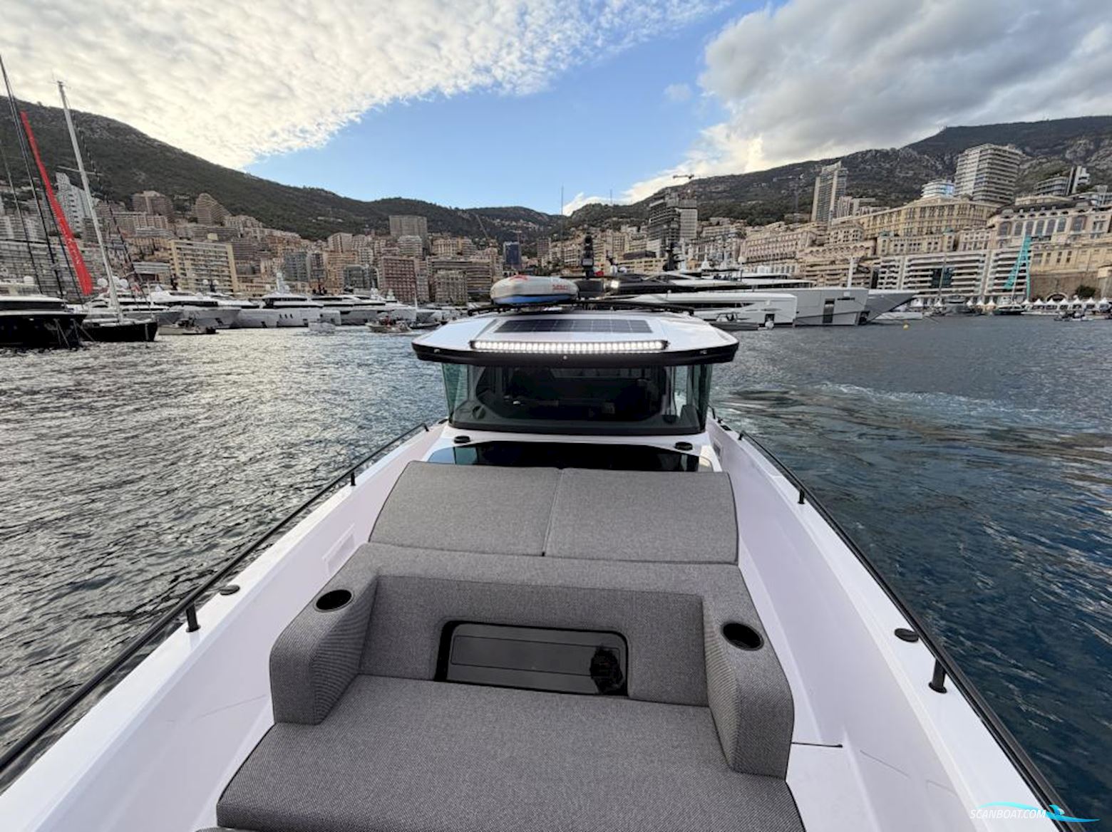 Axopar 37 Cross Cabin - Reserviert