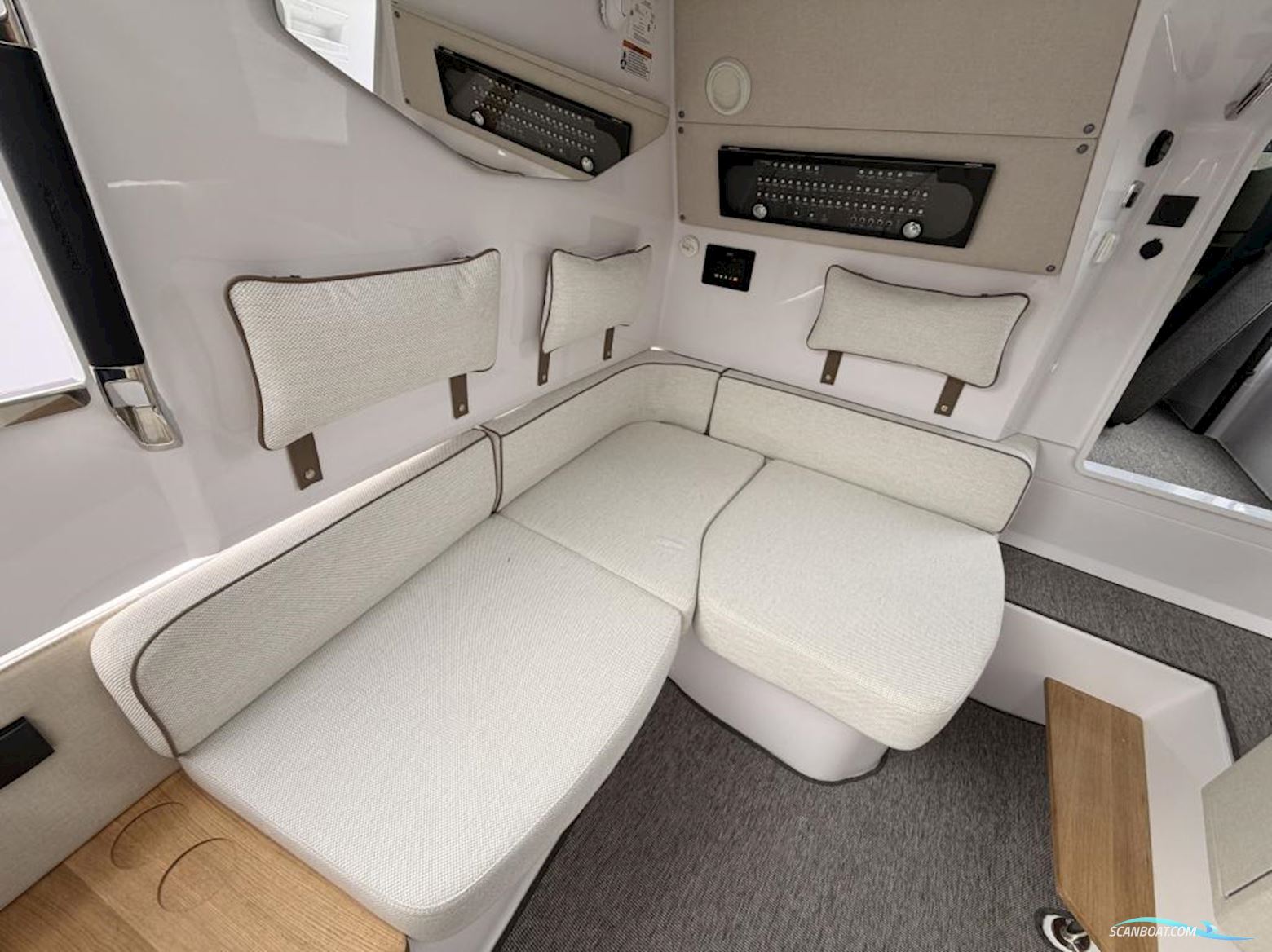 Axopar 37 Cross Cabin - Reserviert