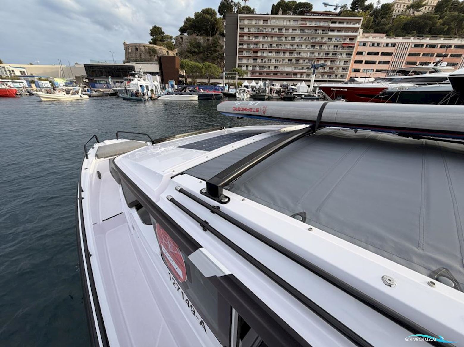 Axopar 37 Cross Cabin - Reserviert