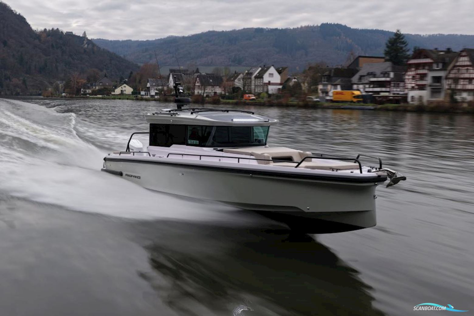 Axopar 37 Cross Cabin - U-Sofa Motorboat 2025, with Mercury engine, Germany