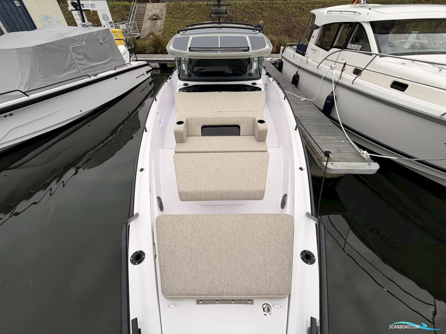 Axopar 37 Cross Cabin - U-Sofa