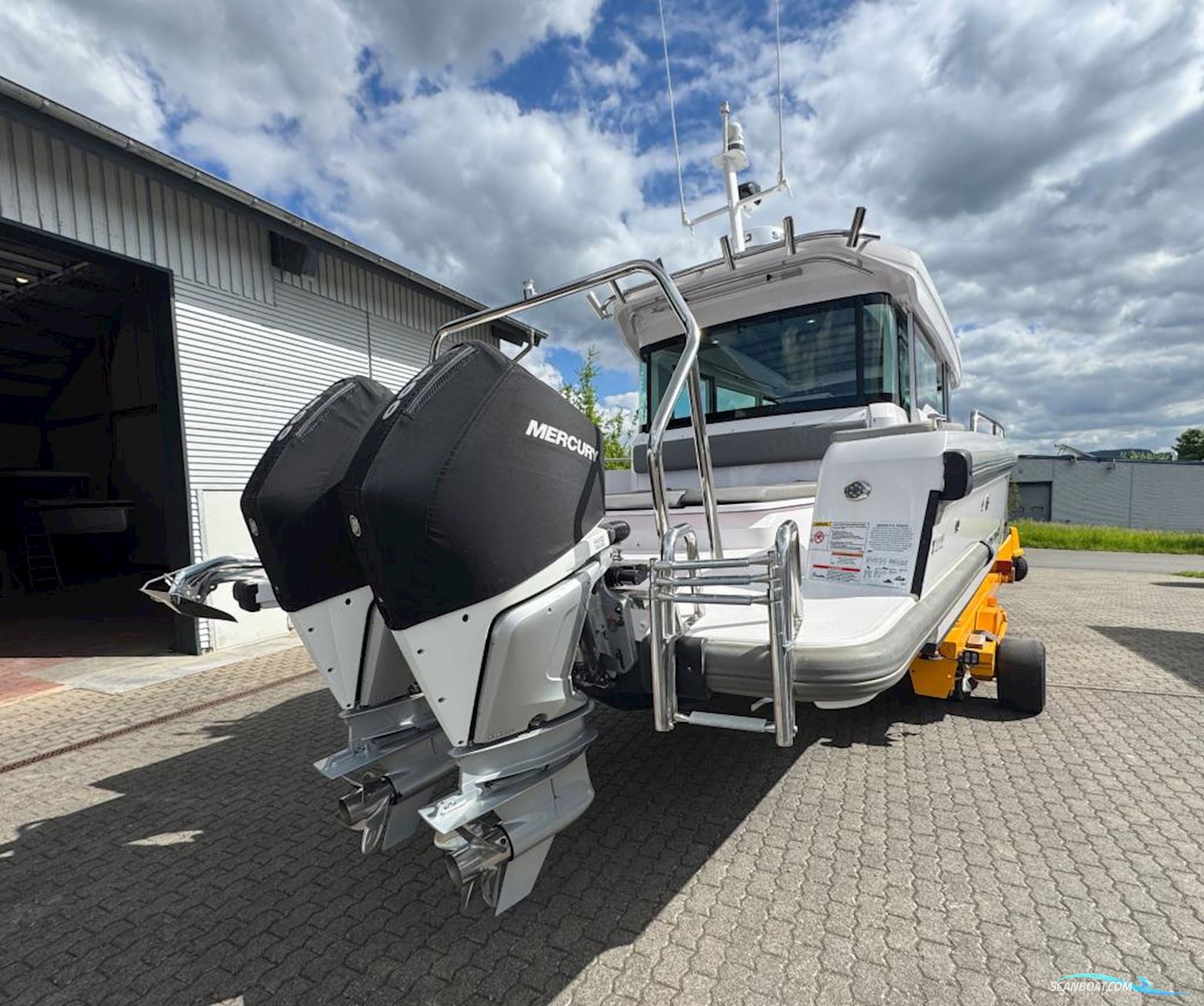 AXOPAR 37 Cross Cabin