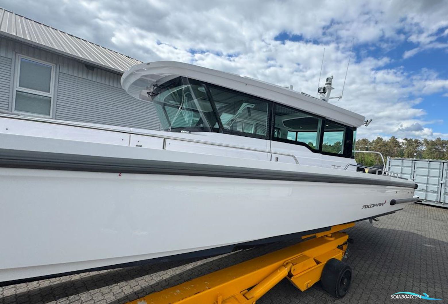 AXOPAR 37 Cross Cabin