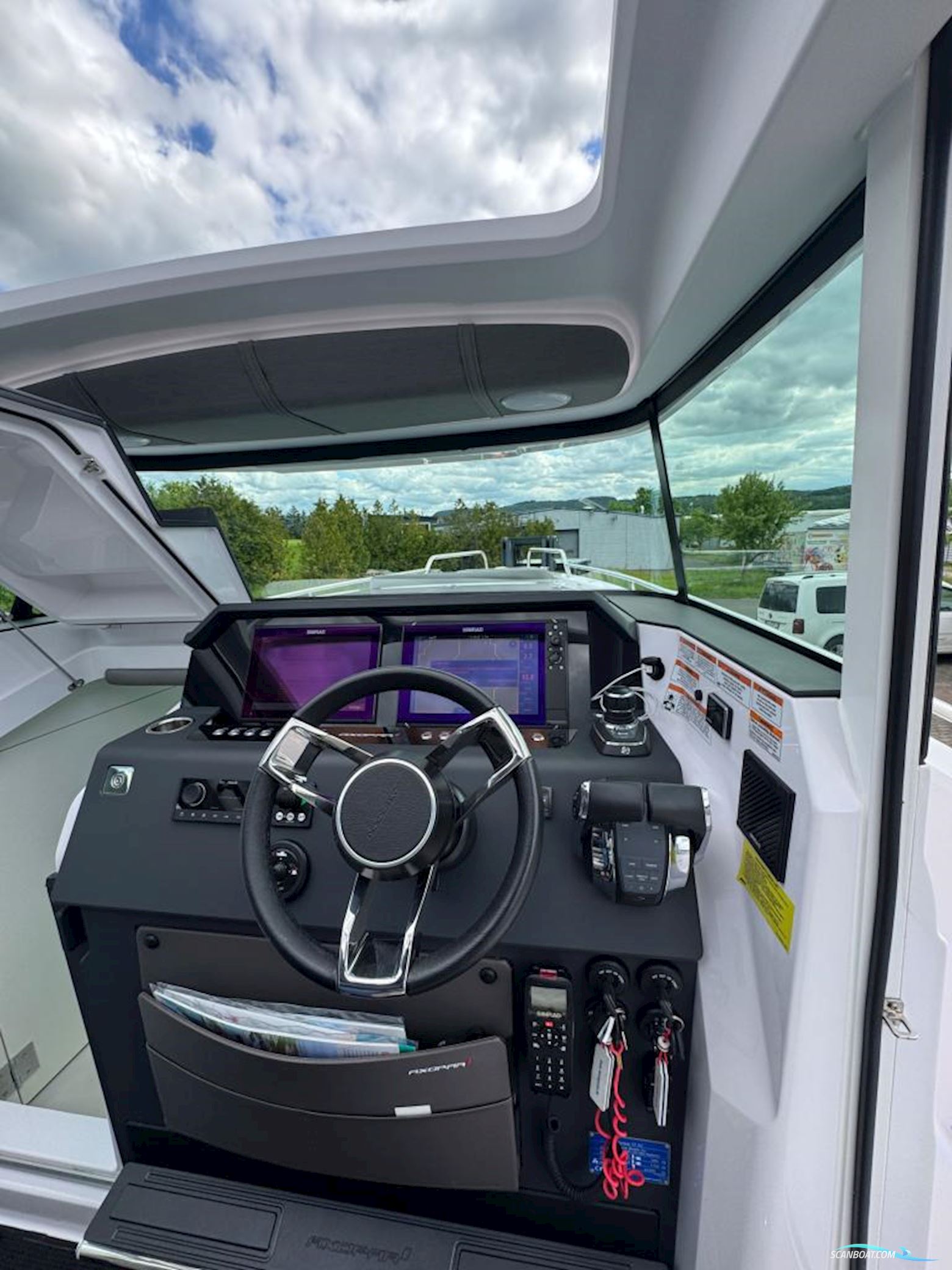 AXOPAR 37 Cross Cabin