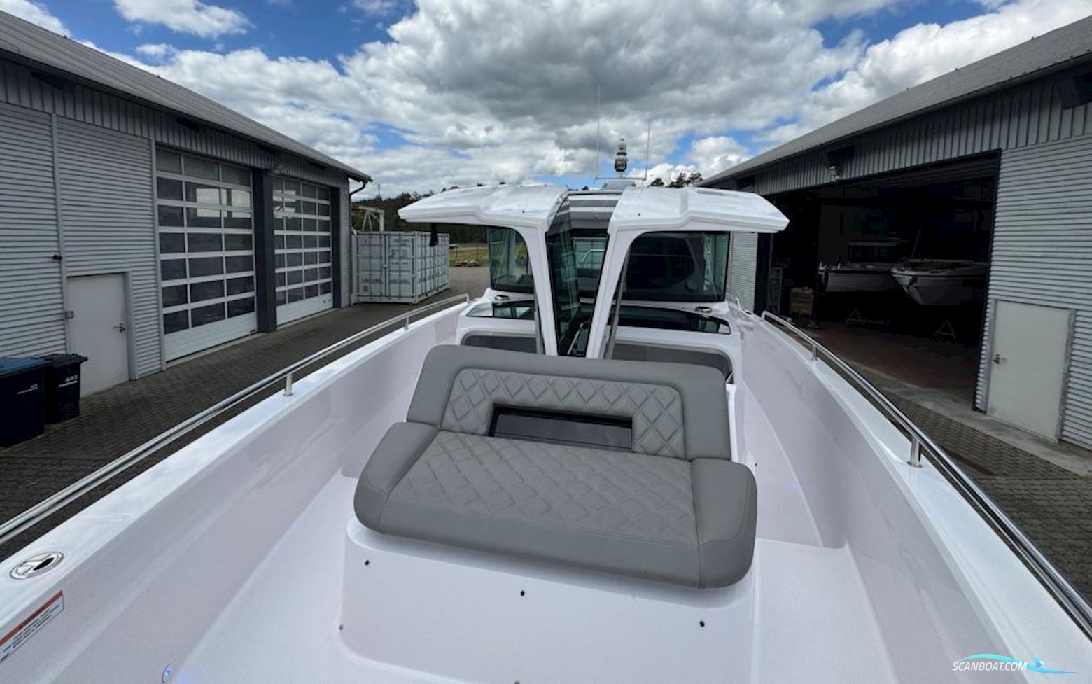 AXOPAR 37 Cross Cabin