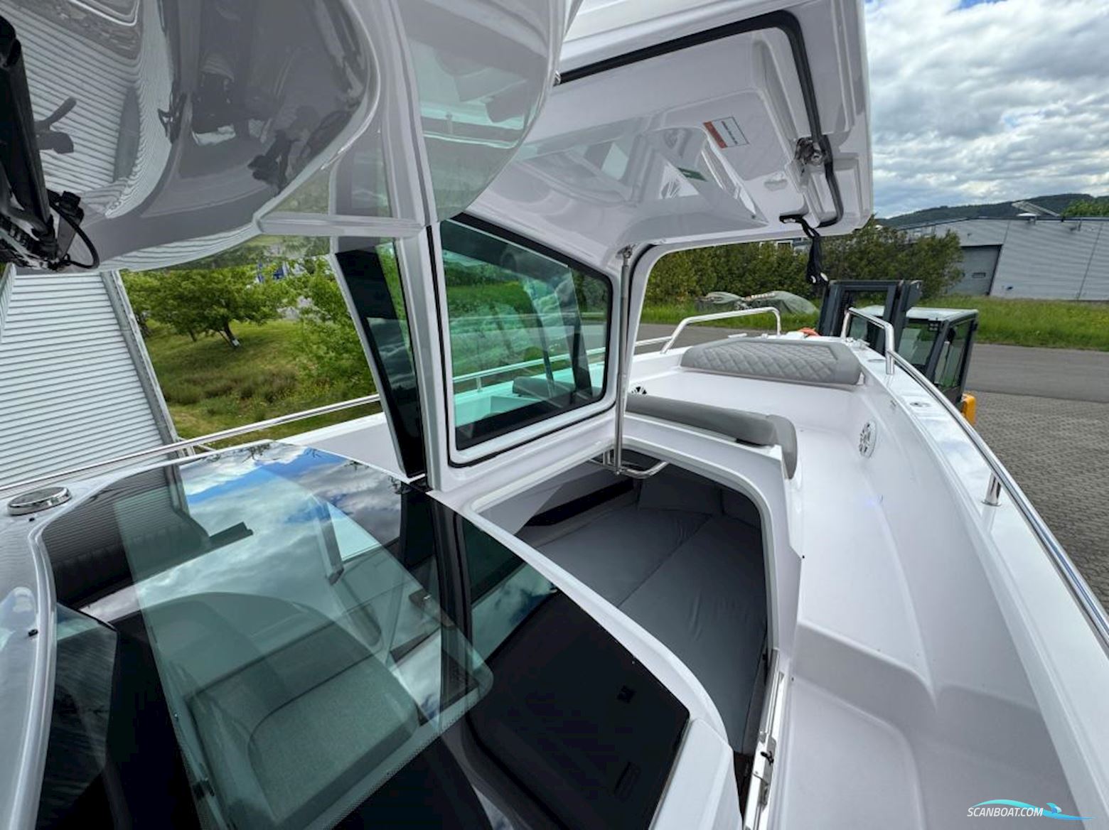 AXOPAR 37 Cross Cabin