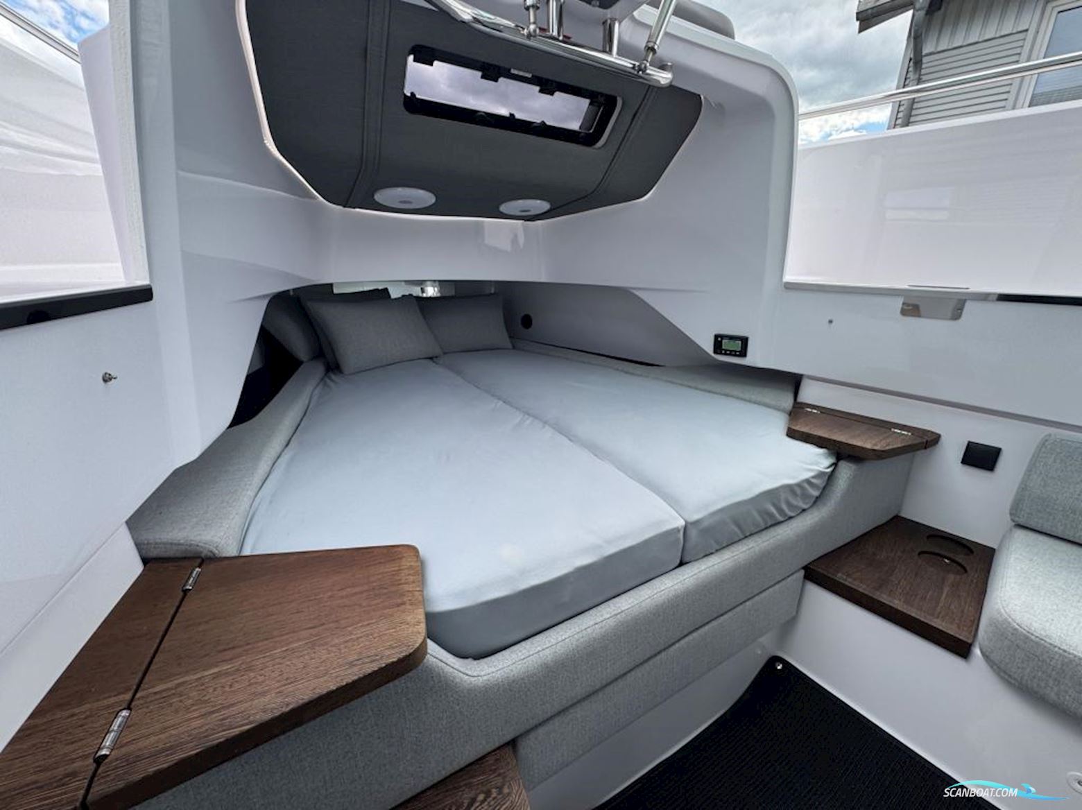 AXOPAR 37 Cross Cabin
