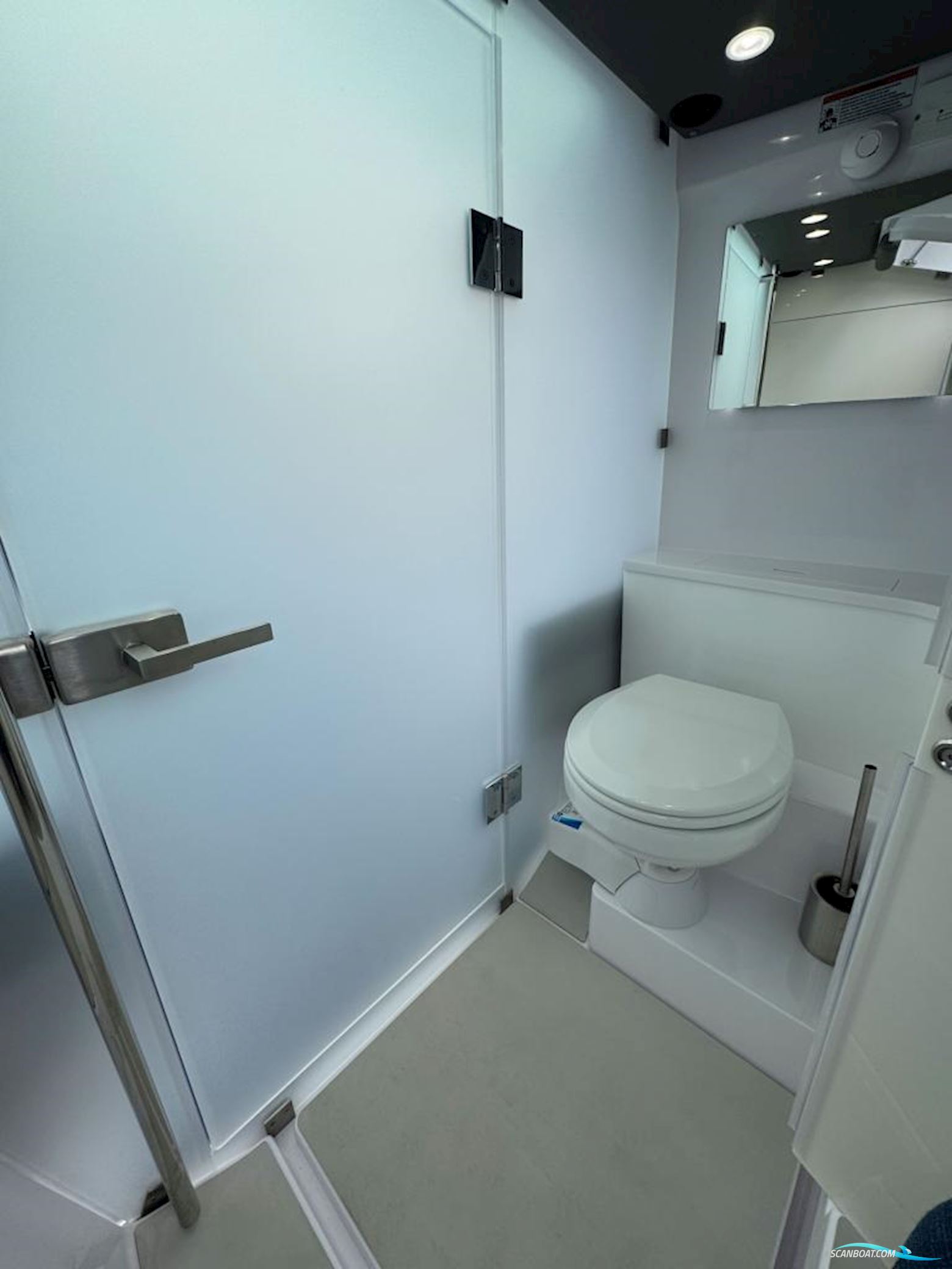 AXOPAR 37 Cross Cabin