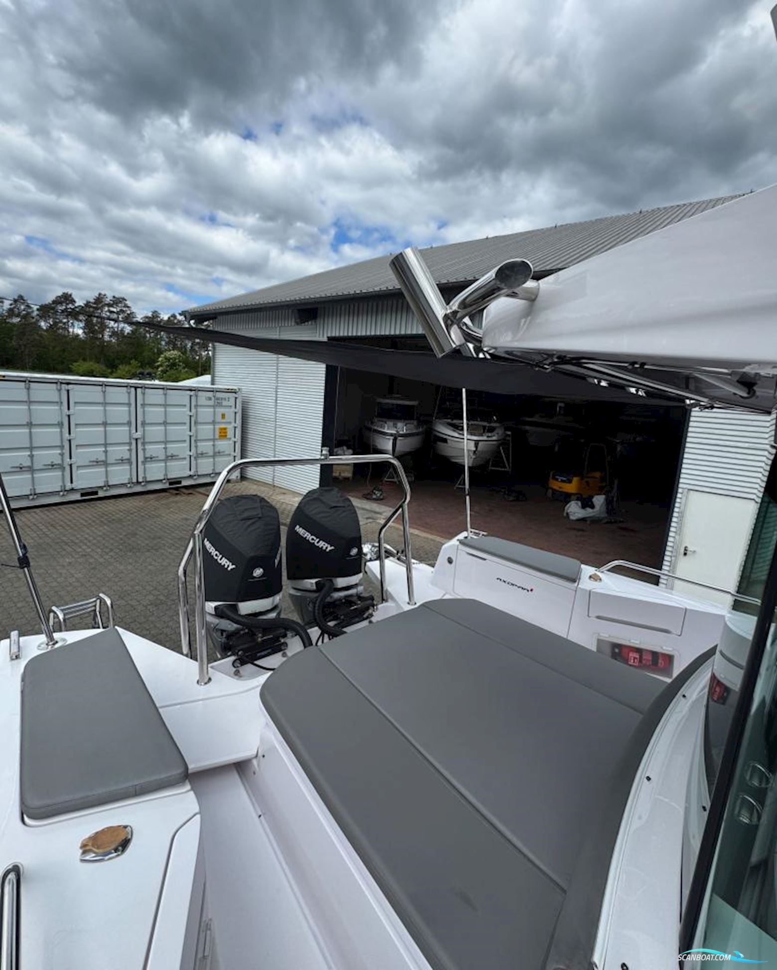 AXOPAR 37 Cross Cabin