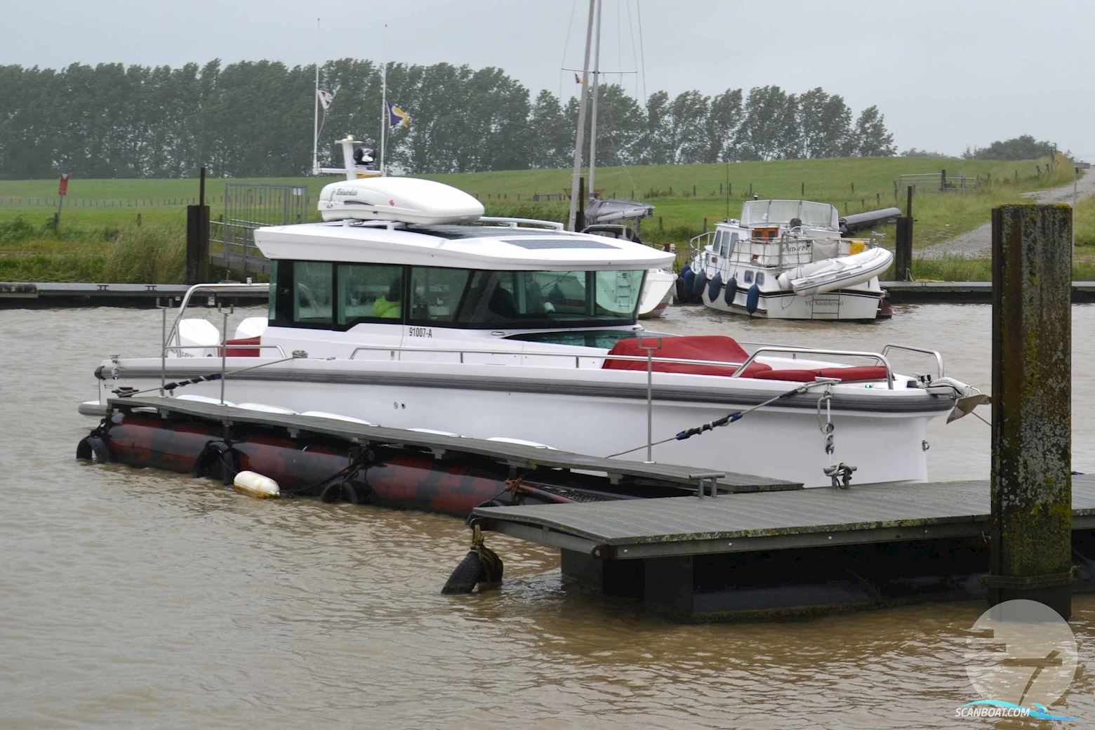 AXOPAR 37 Cross Cabin