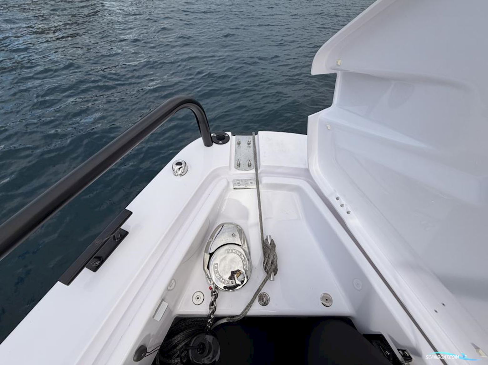 AXOPAR 37 Cross Cabin