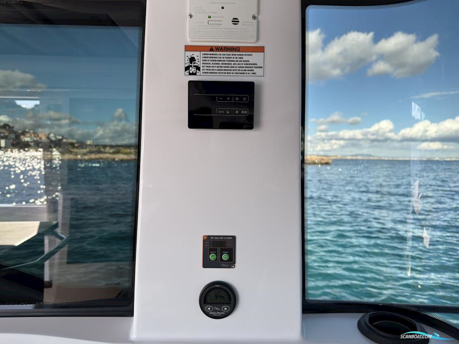 Axopar 37 Cross Cabin