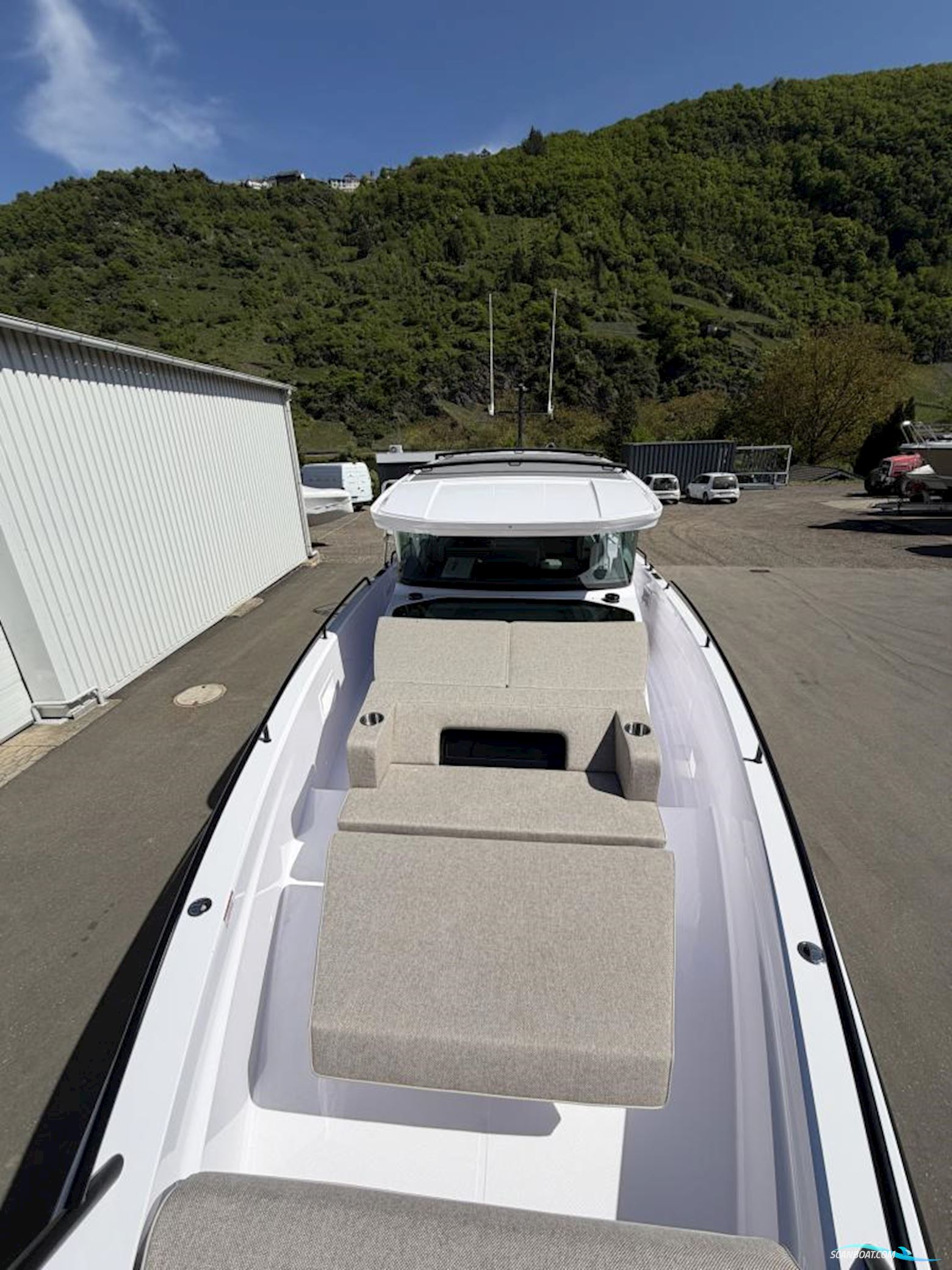 Axopar 37 Cross Cabin