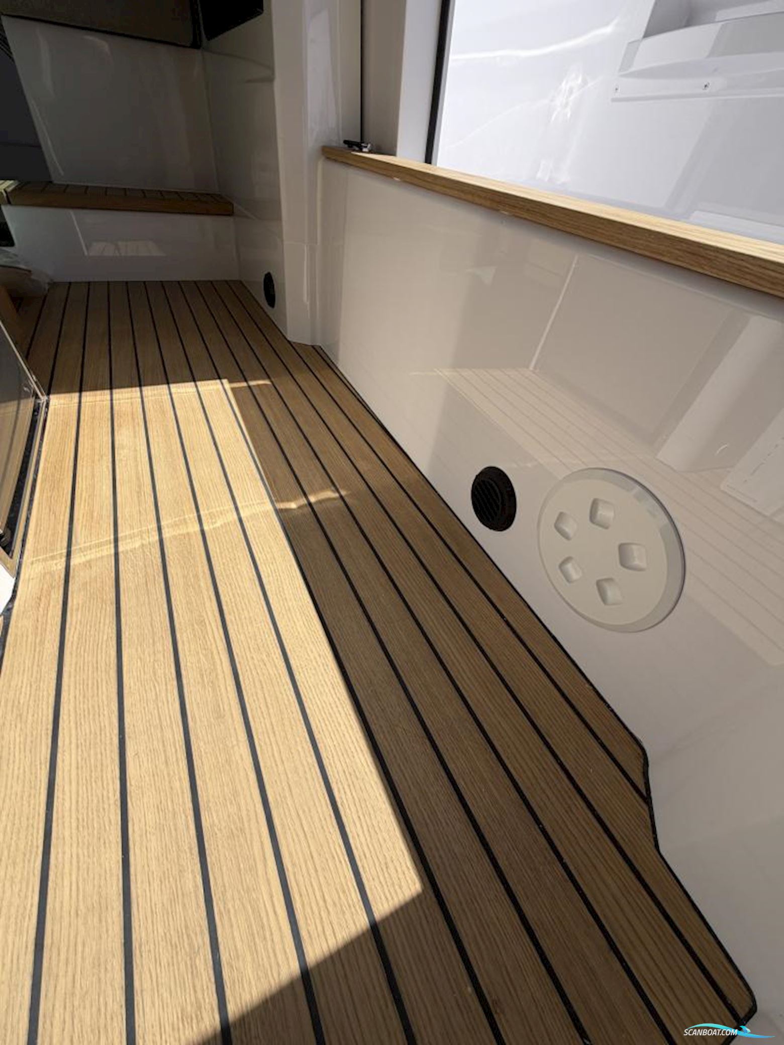 Axopar 37 Cross Cabin