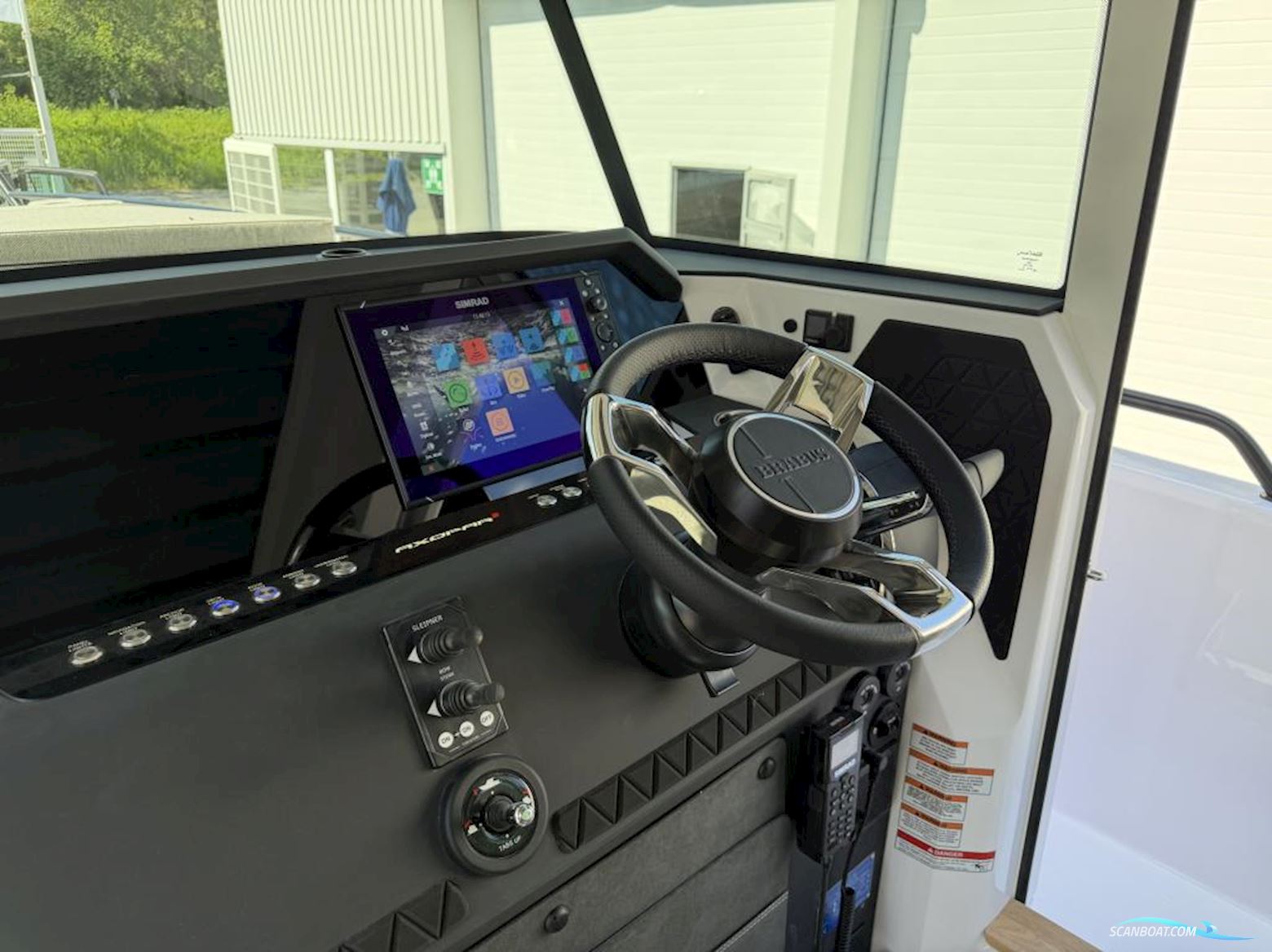 Axopar 37 Cross Cabin