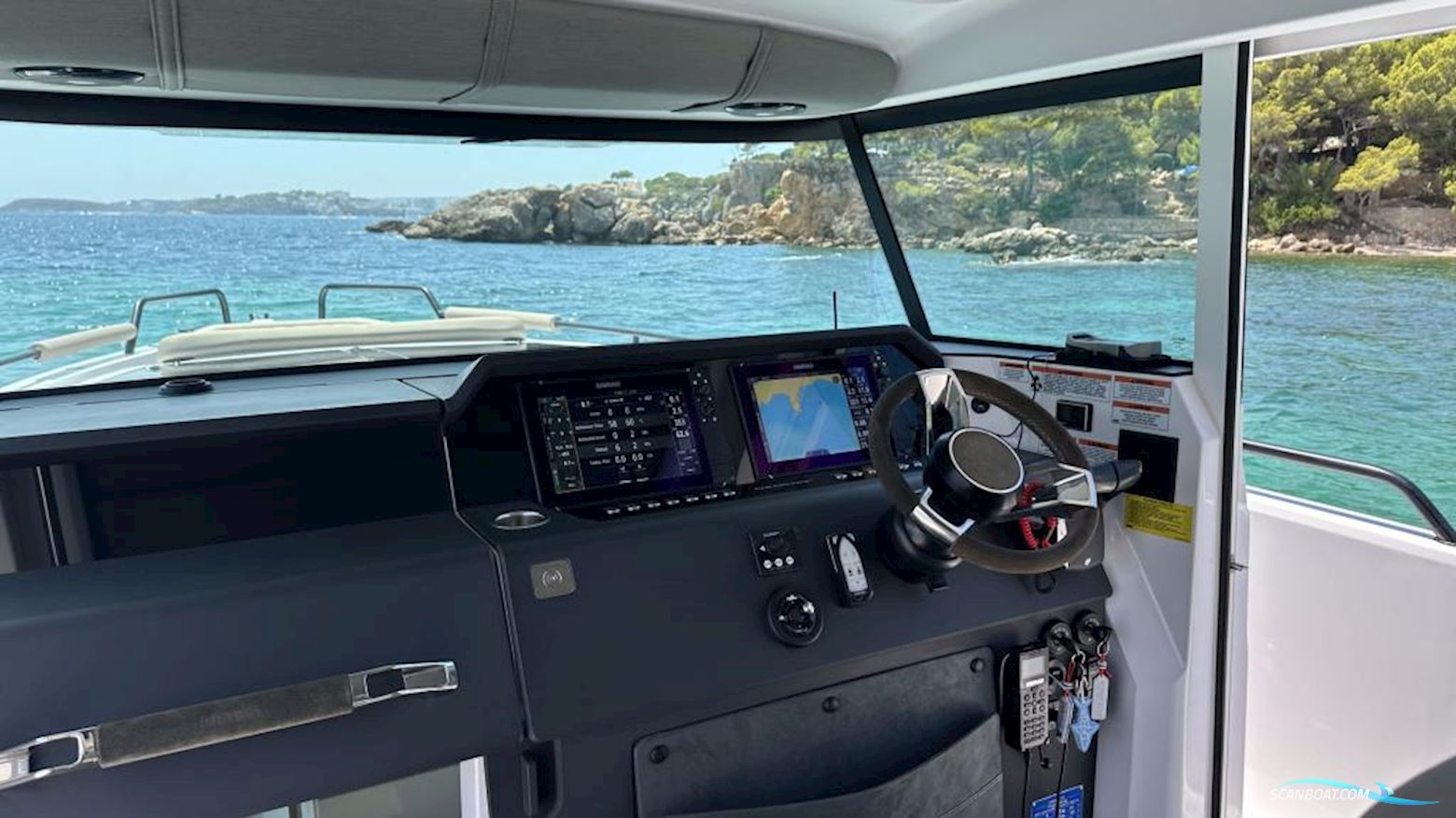 Axopar 37 Cross Cabin