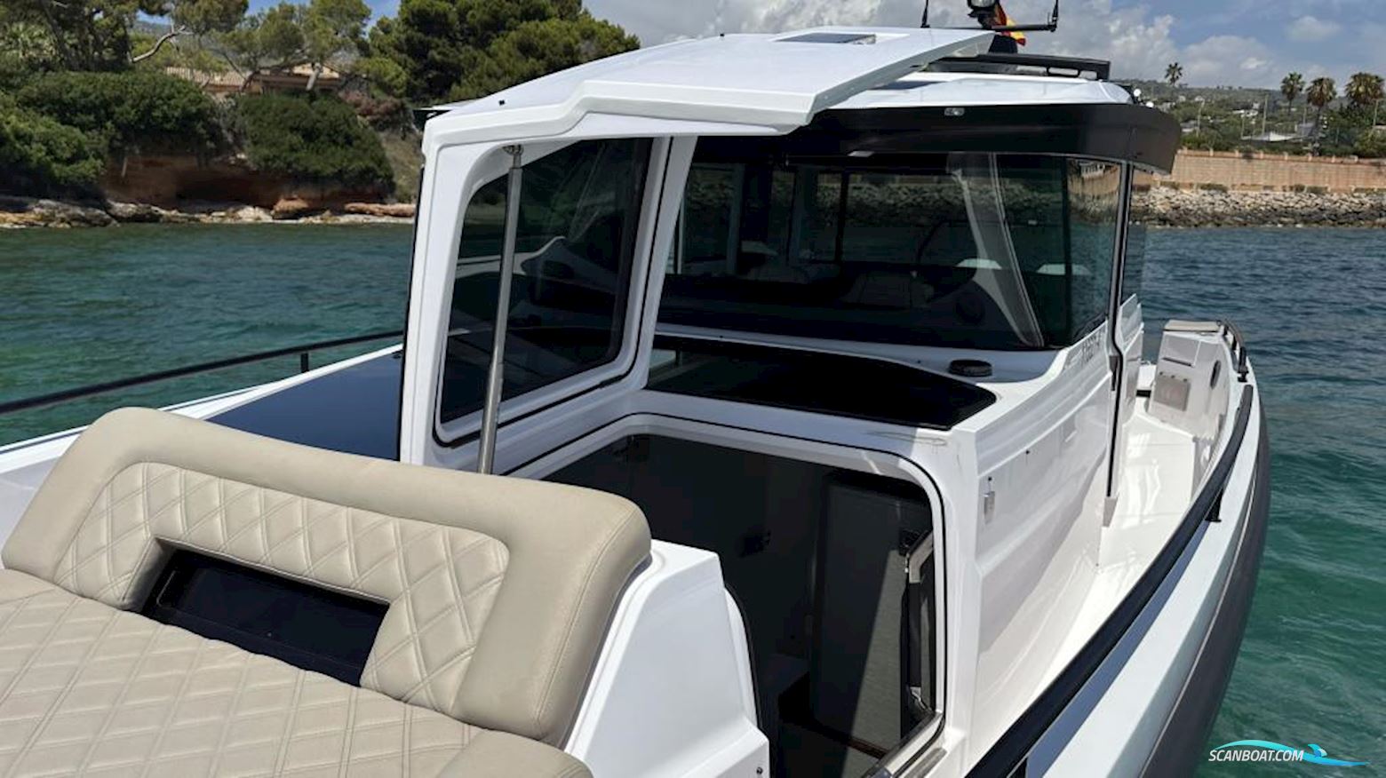 Axopar 37 Cross Cabin