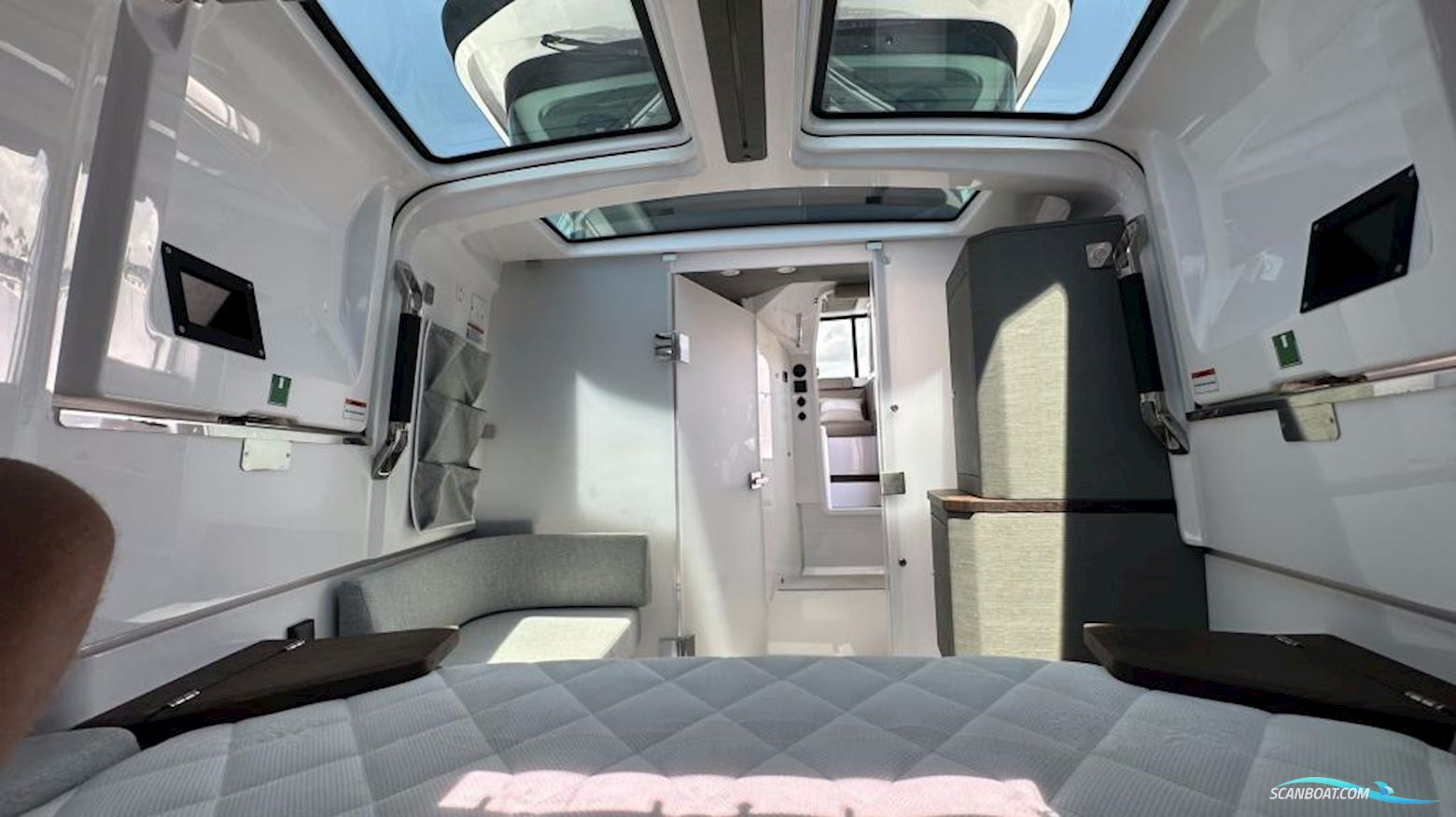Axopar 37 Cross Cabin
